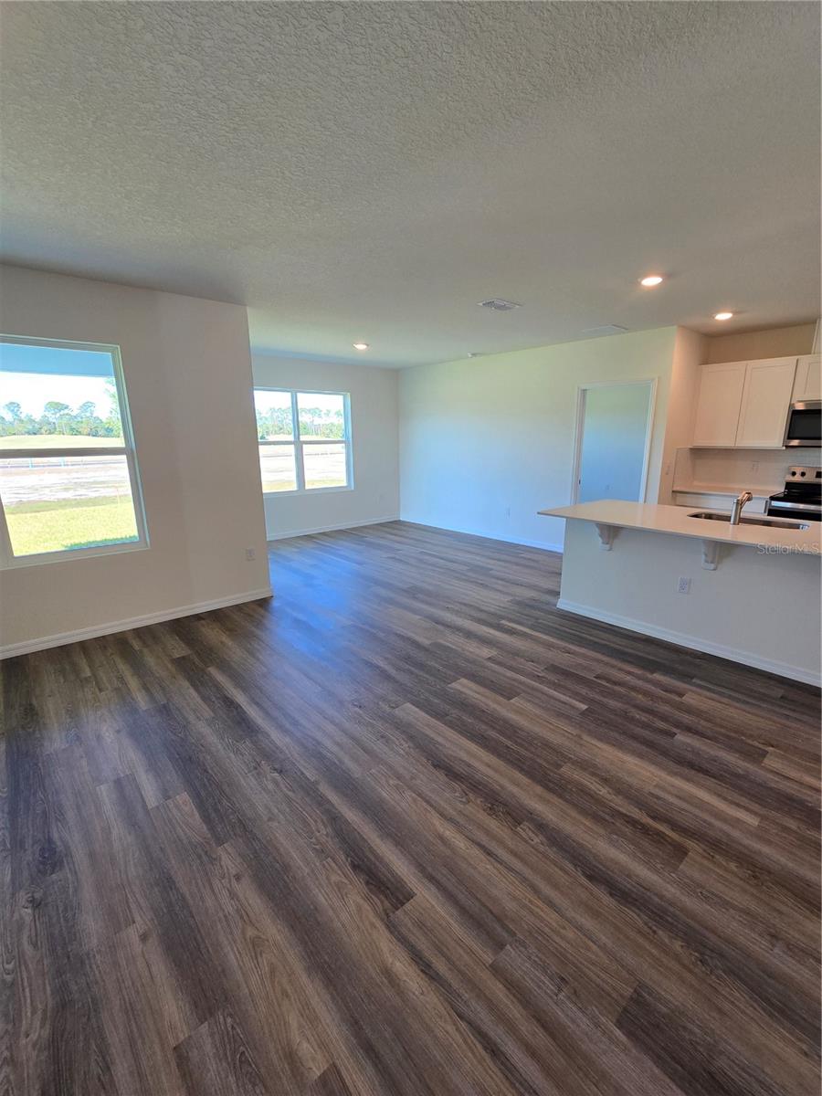 Image 3 of 6 For 1087 Morfontain Street