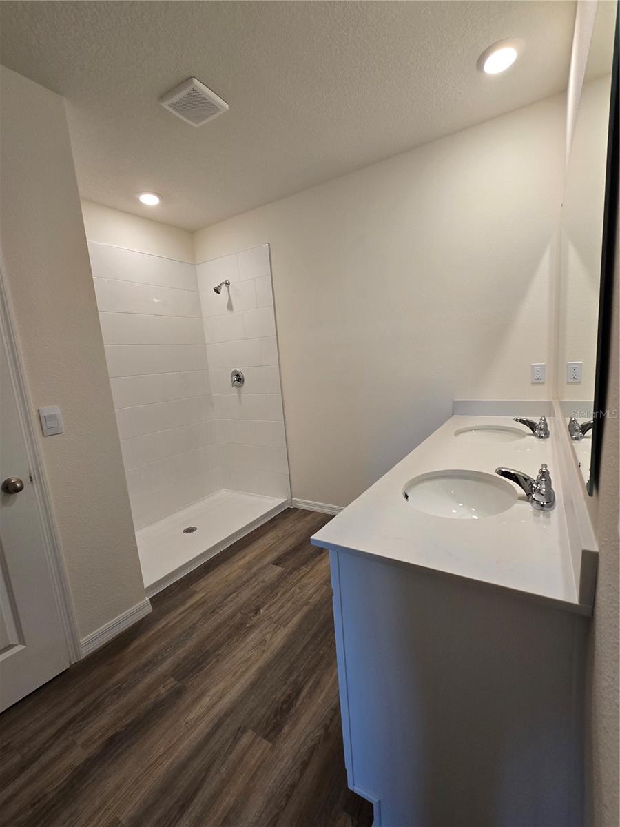 Image 4 of 6 For 1087 Morfontain Street