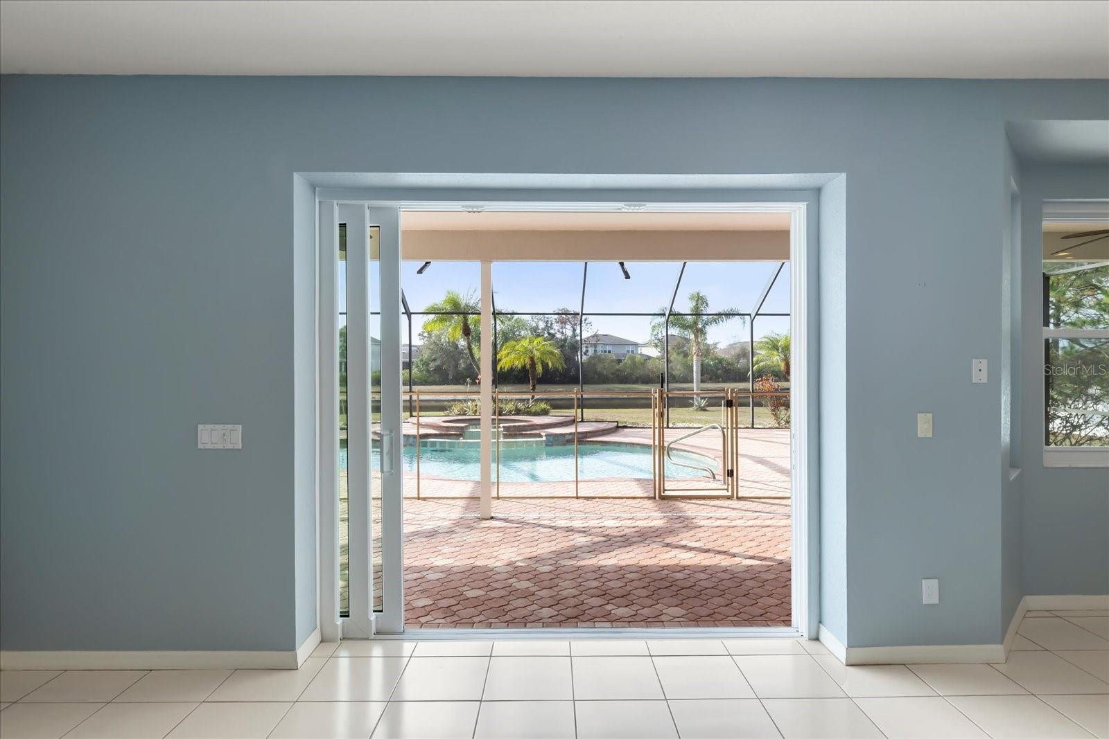 Listing photo id 9 for 9005 Pinebreeze Drive