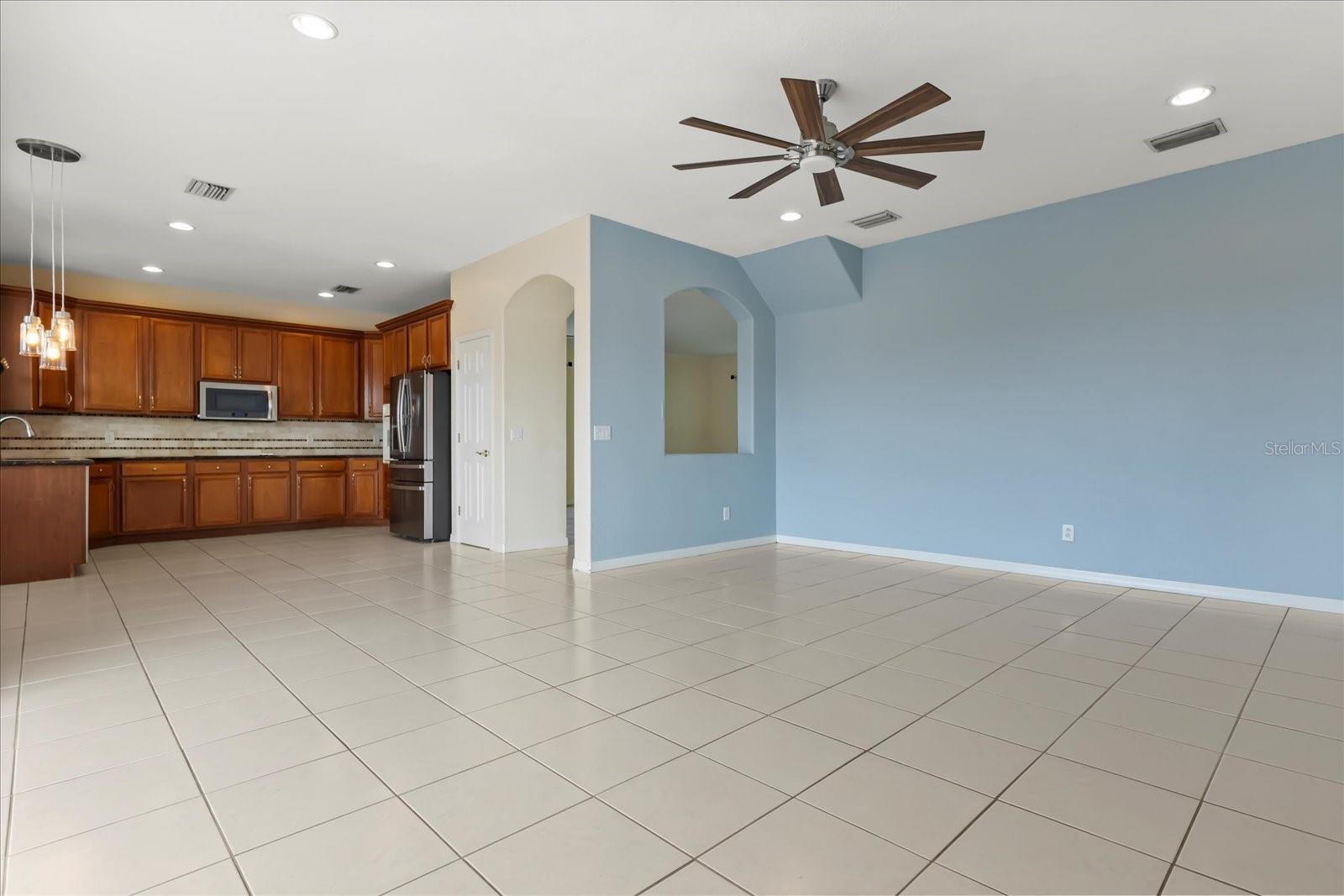 Listing photo id 11 for 9005 Pinebreeze Drive