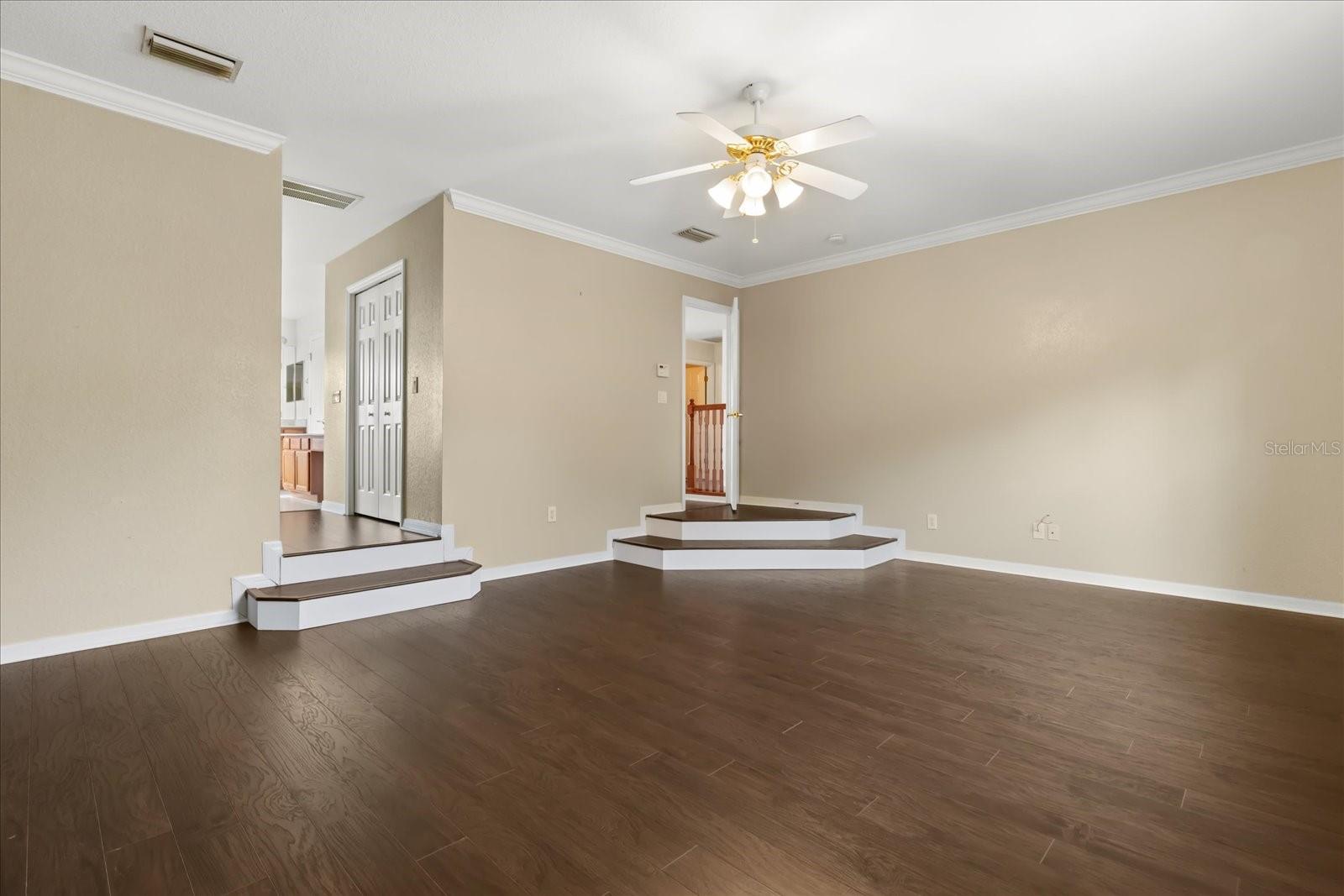 Listing photo id 13 for 9005 Pinebreeze Drive