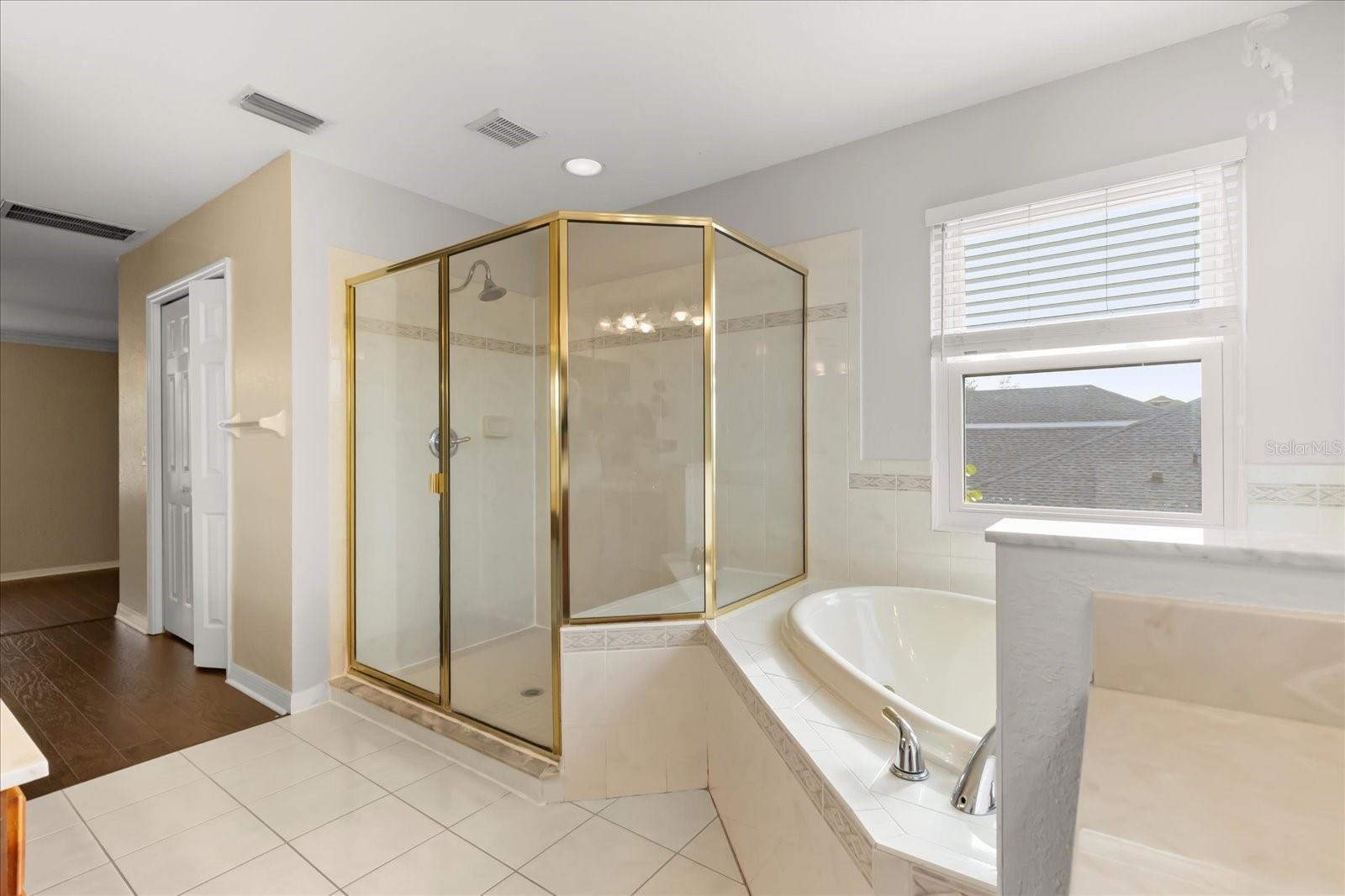 Listing photo id 14 for 9005 Pinebreeze Drive