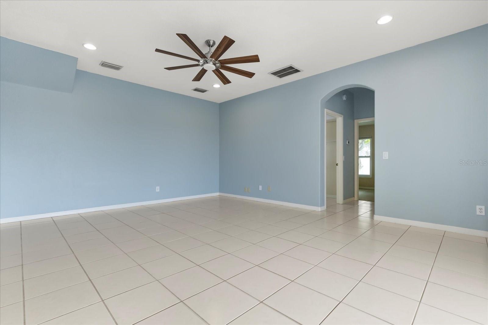 Listing photo id 1 for 9005 Pinebreeze Drive