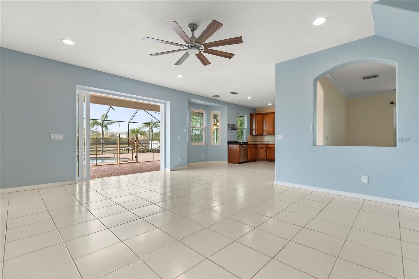 Listing photo id 2 for 9005 Pinebreeze Drive