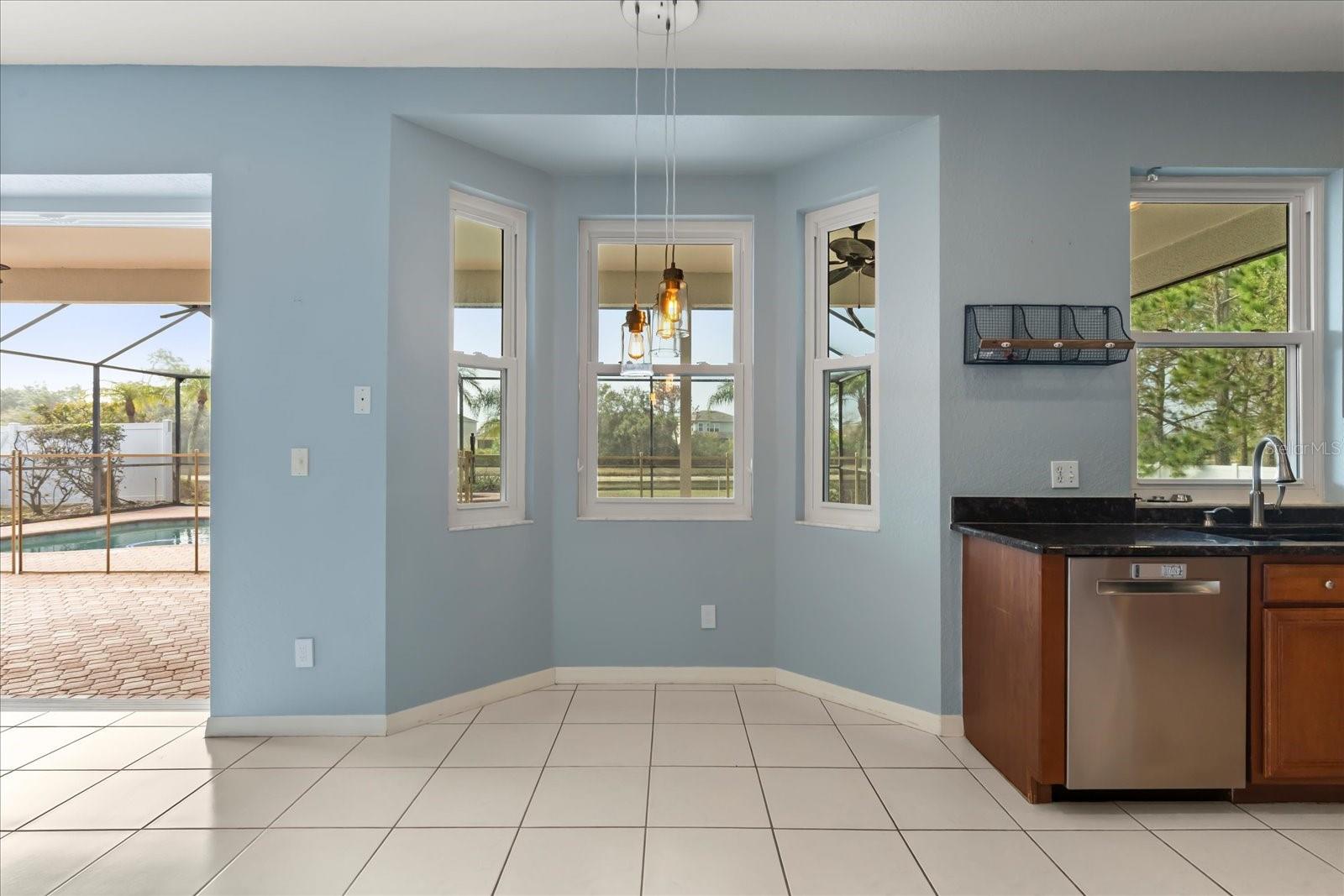 Listing photo id 3 for 9005 Pinebreeze Drive