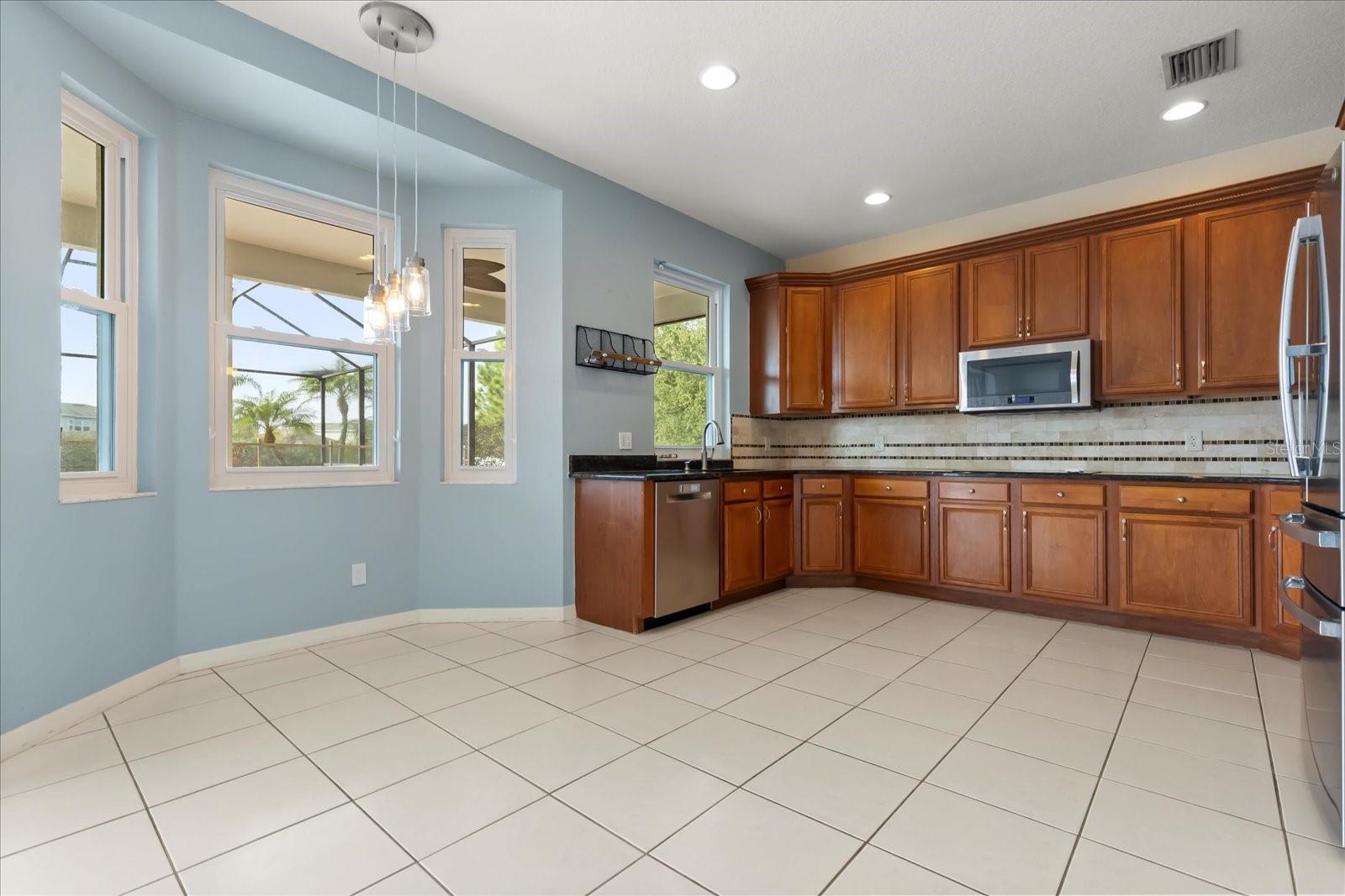 Listing photo id 4 for 9005 Pinebreeze Drive