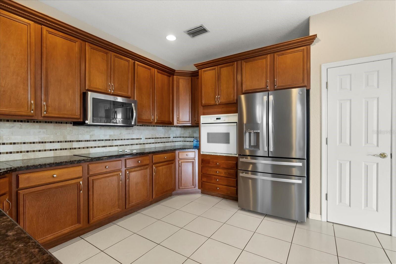 Listing photo id 6 for 9005 Pinebreeze Drive