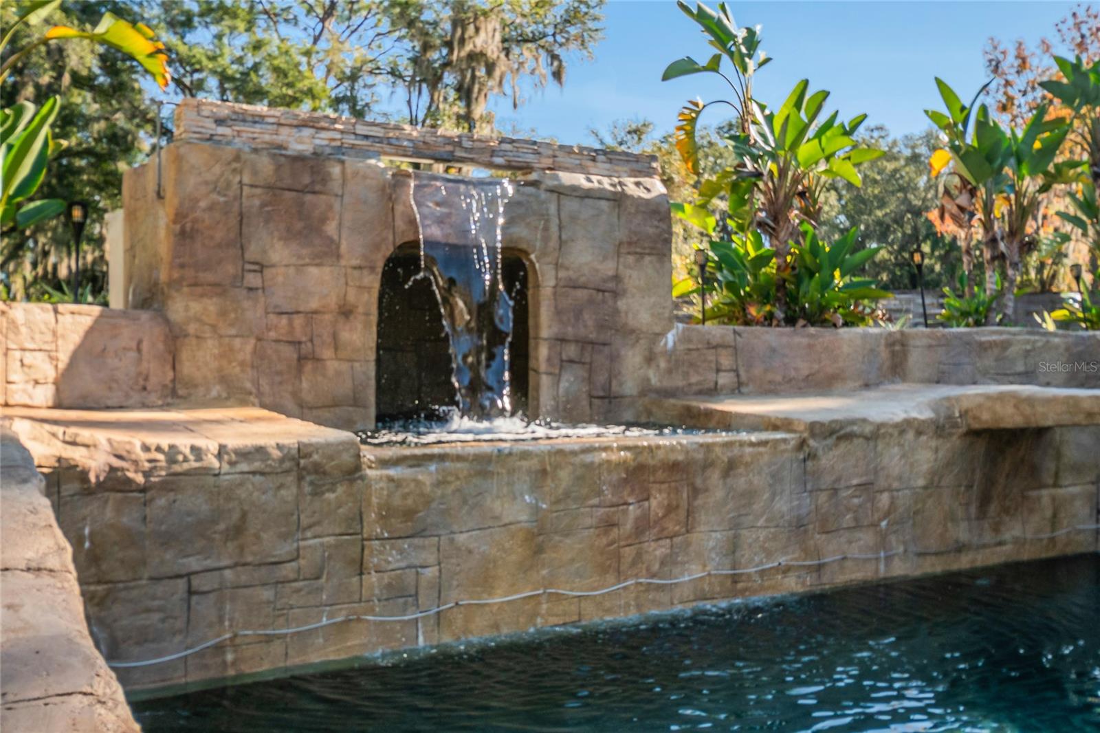 Image 14 of 94 For 183 Mcgregor Road