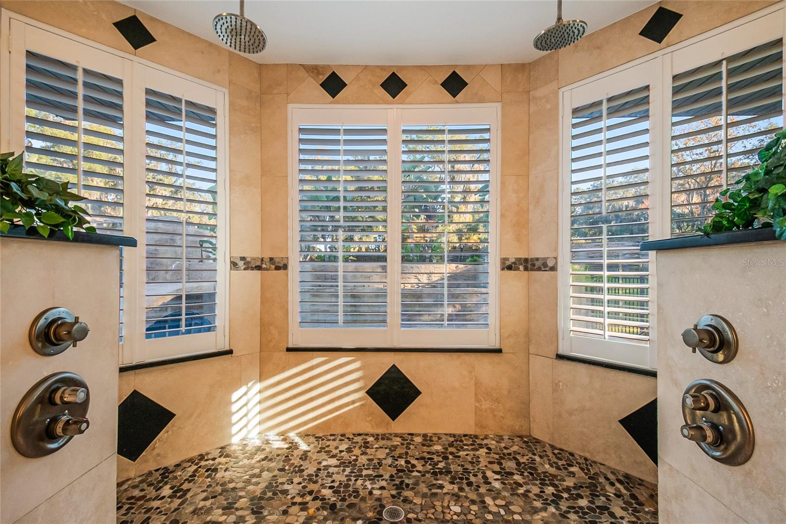 Image 44 of 94 For 183 Mcgregor Road