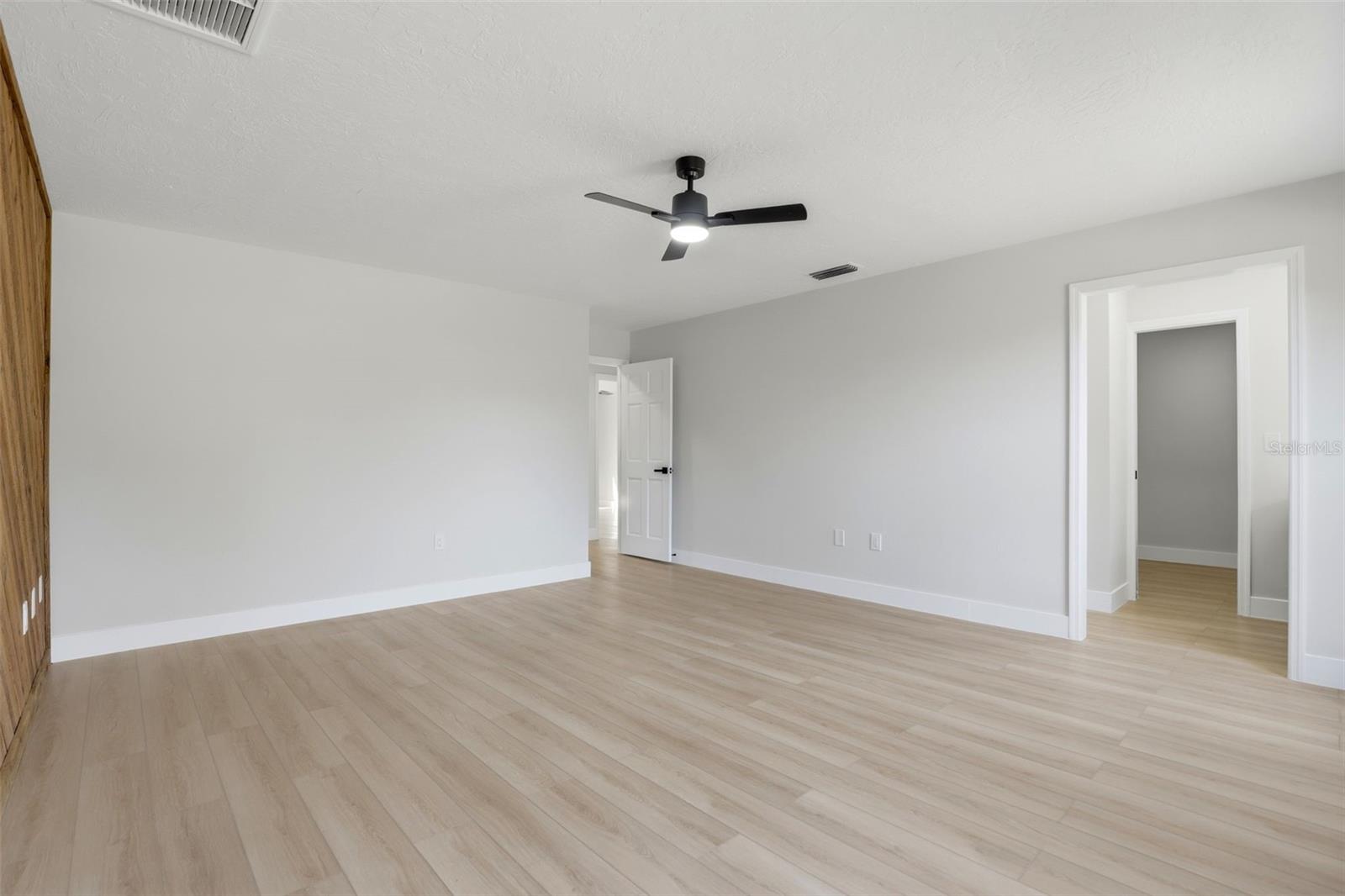 Image 17 of 39 For 4900 Hidden Pine Place