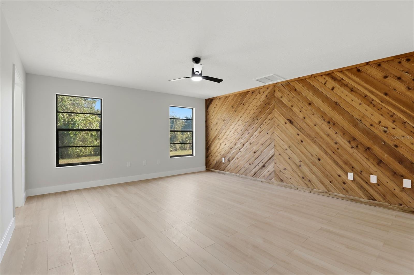 Image 18 of 39 For 4900 Hidden Pine Place