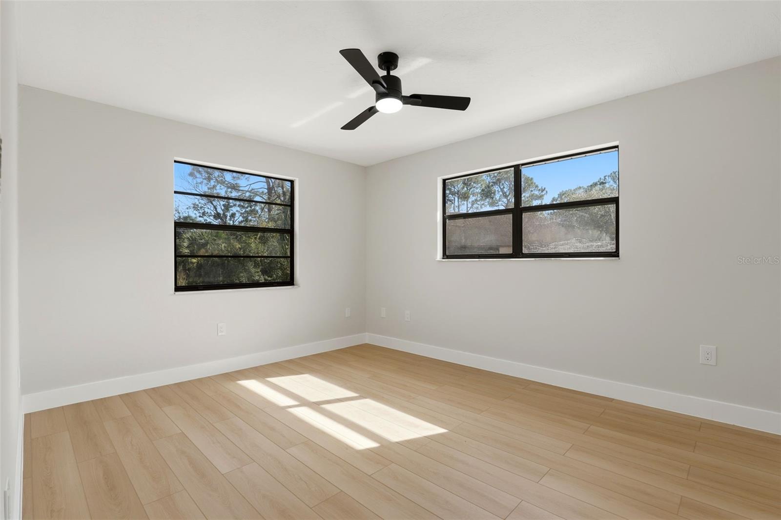 Image 23 of 39 For 4900 Hidden Pine Place