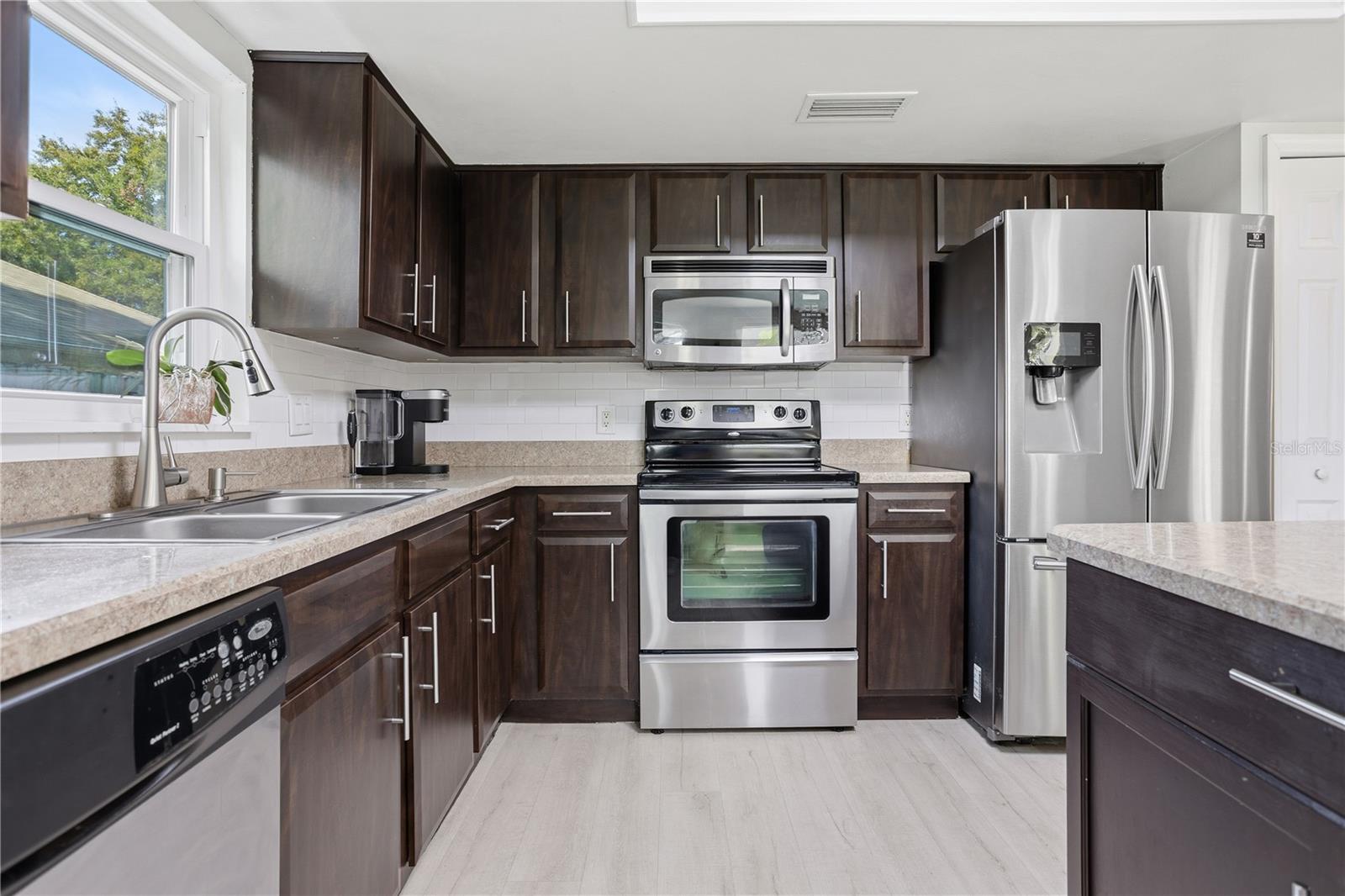 Image 10 of 38 For 7550 Herricks Loop