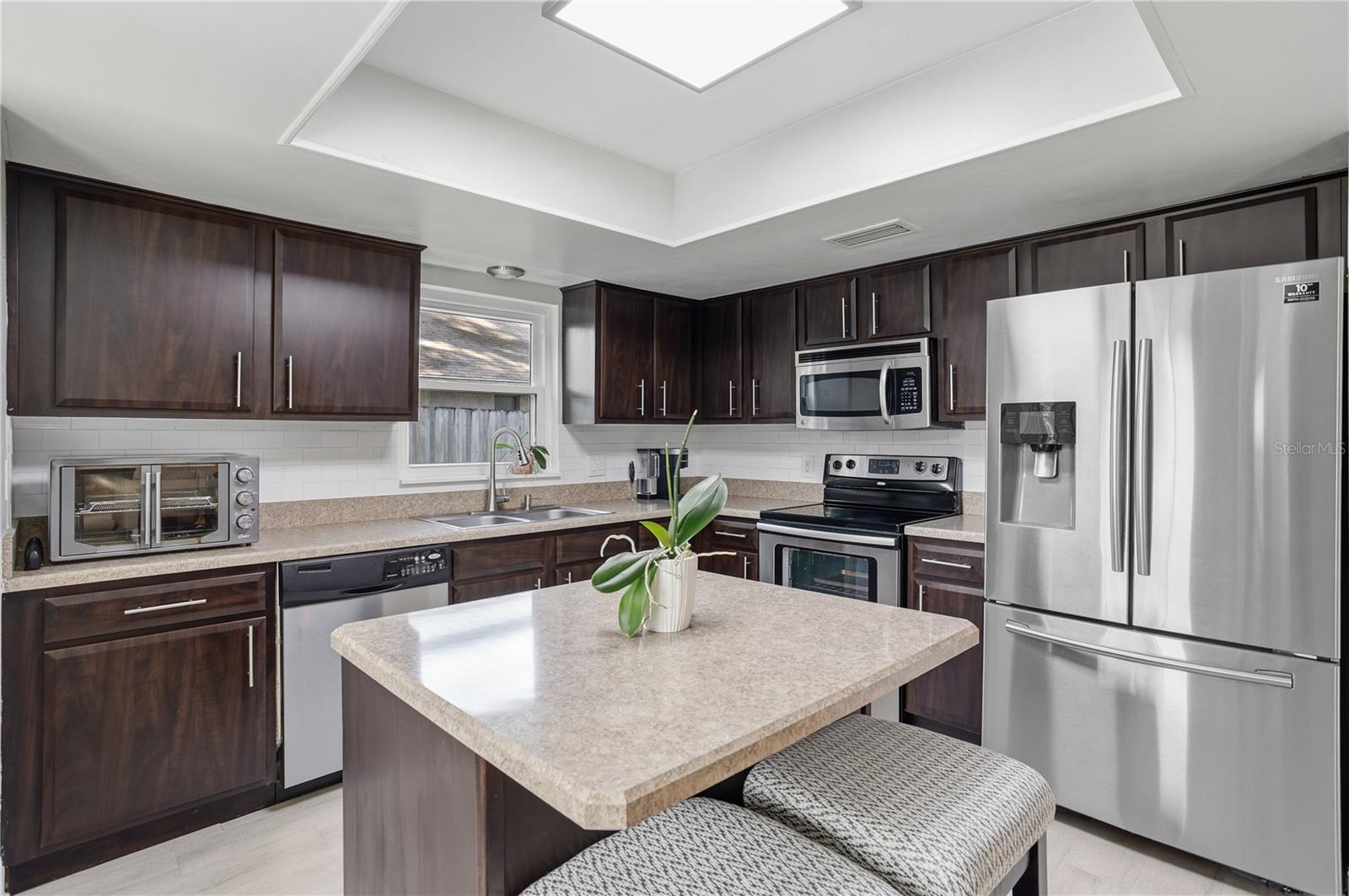 Image 11 of 38 For 7550 Herricks Loop