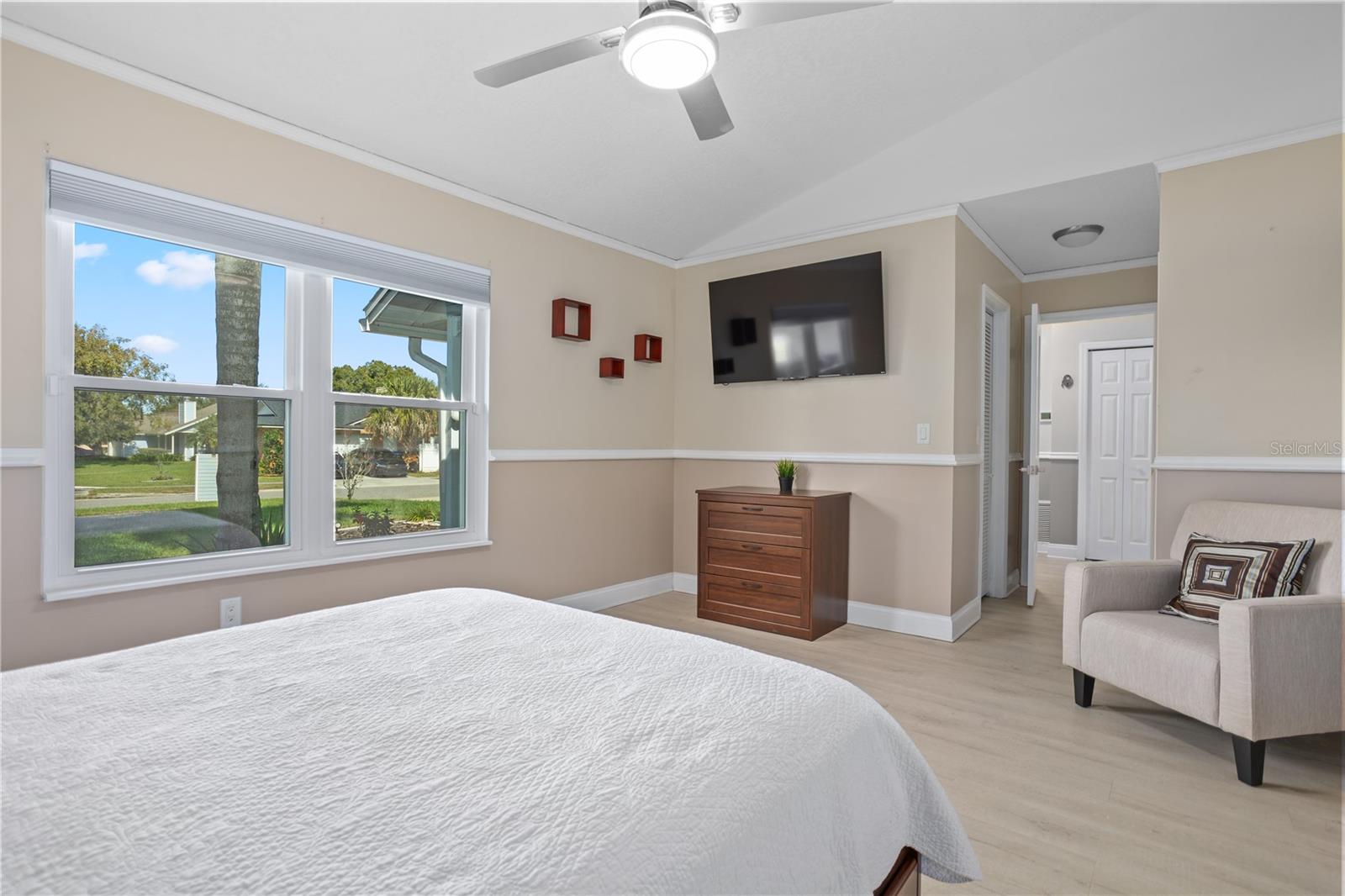 Image 16 of 38 For 7550 Herricks Loop