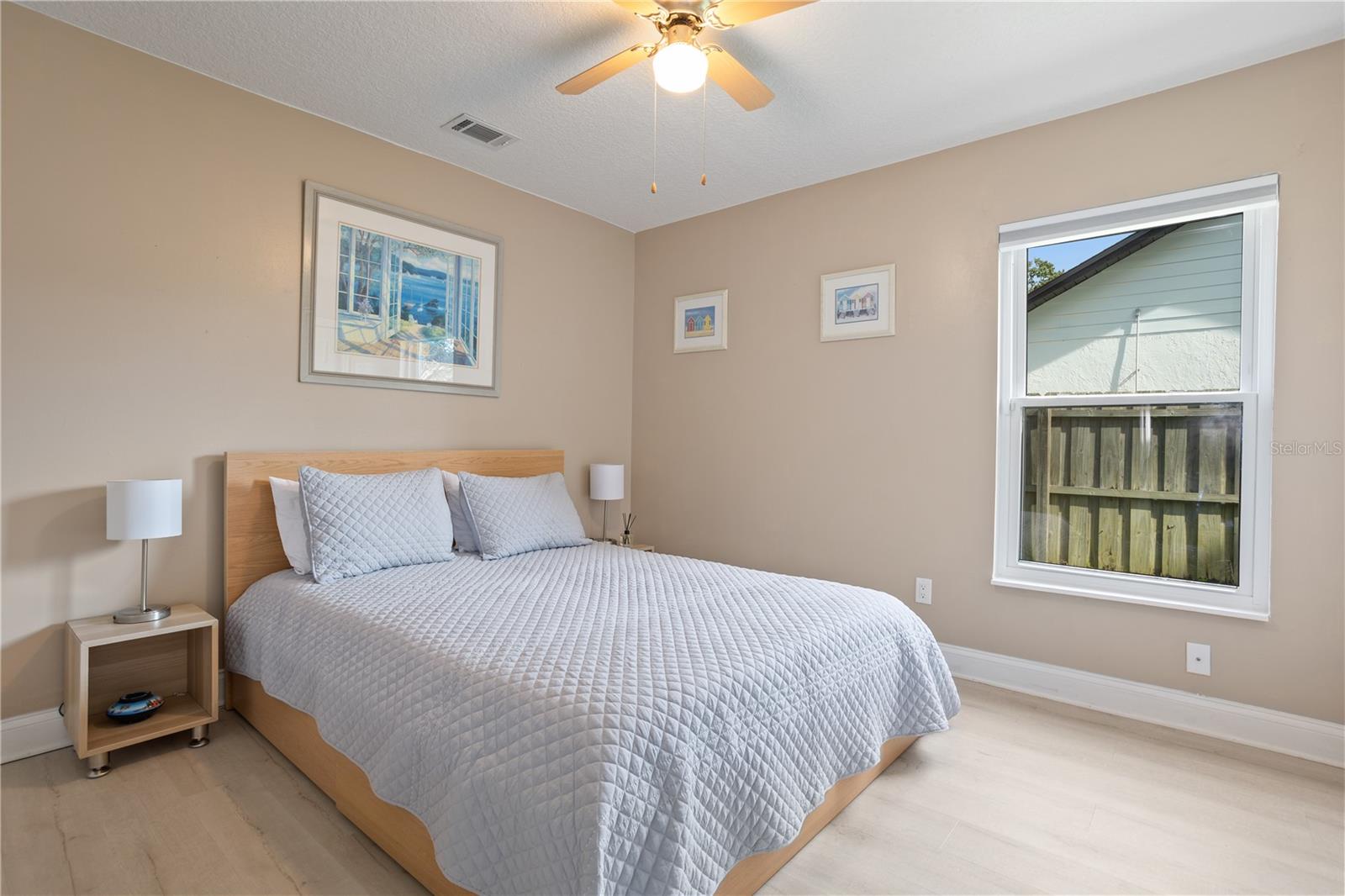 Image 18 of 38 For 7550 Herricks Loop