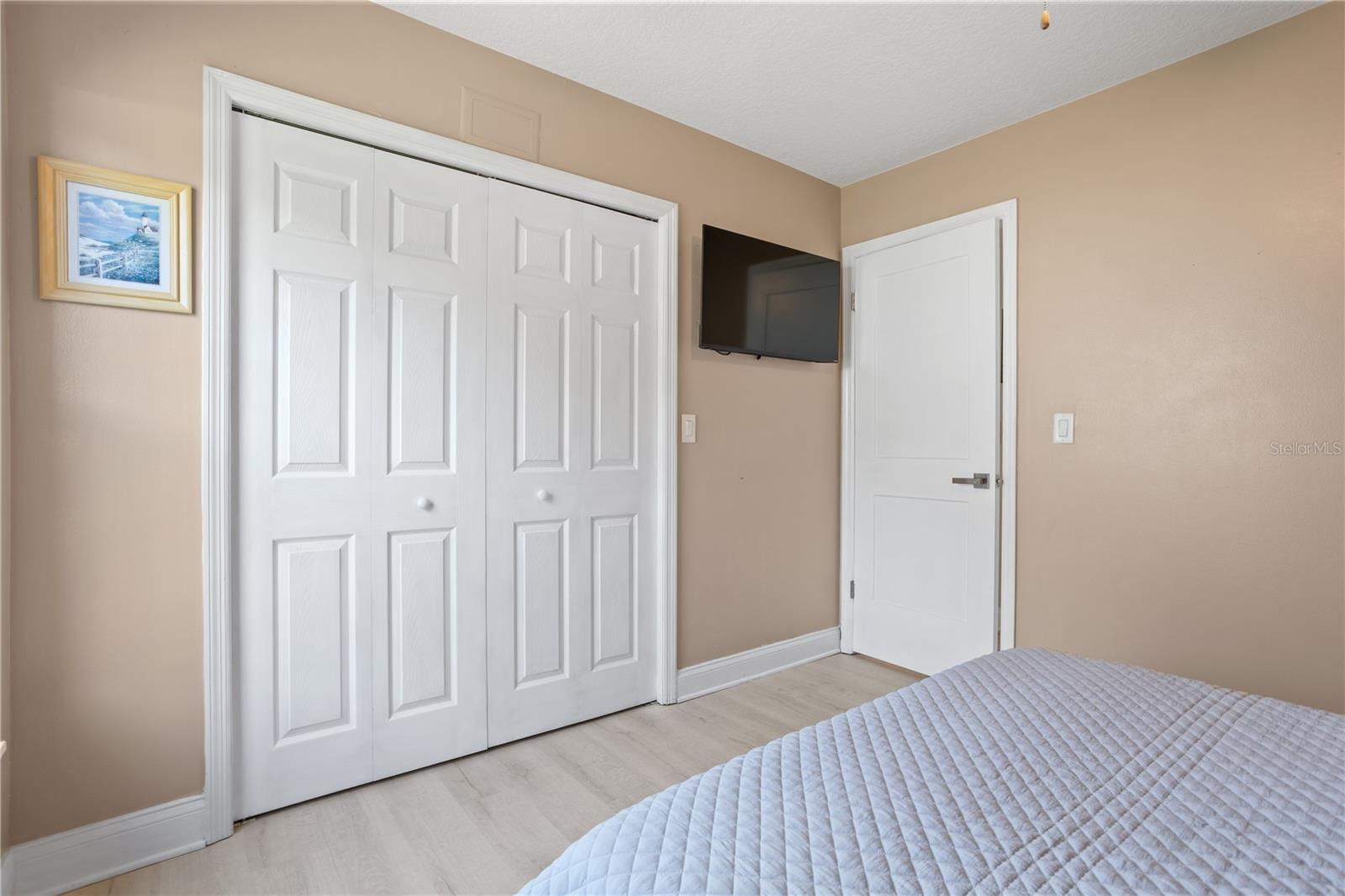 Image 20 of 38 For 7550 Herricks Loop