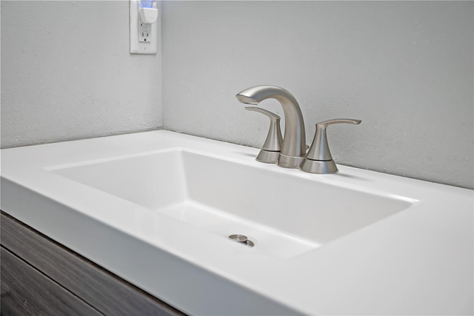 Image 23 of 38 For 7550 Herricks Loop