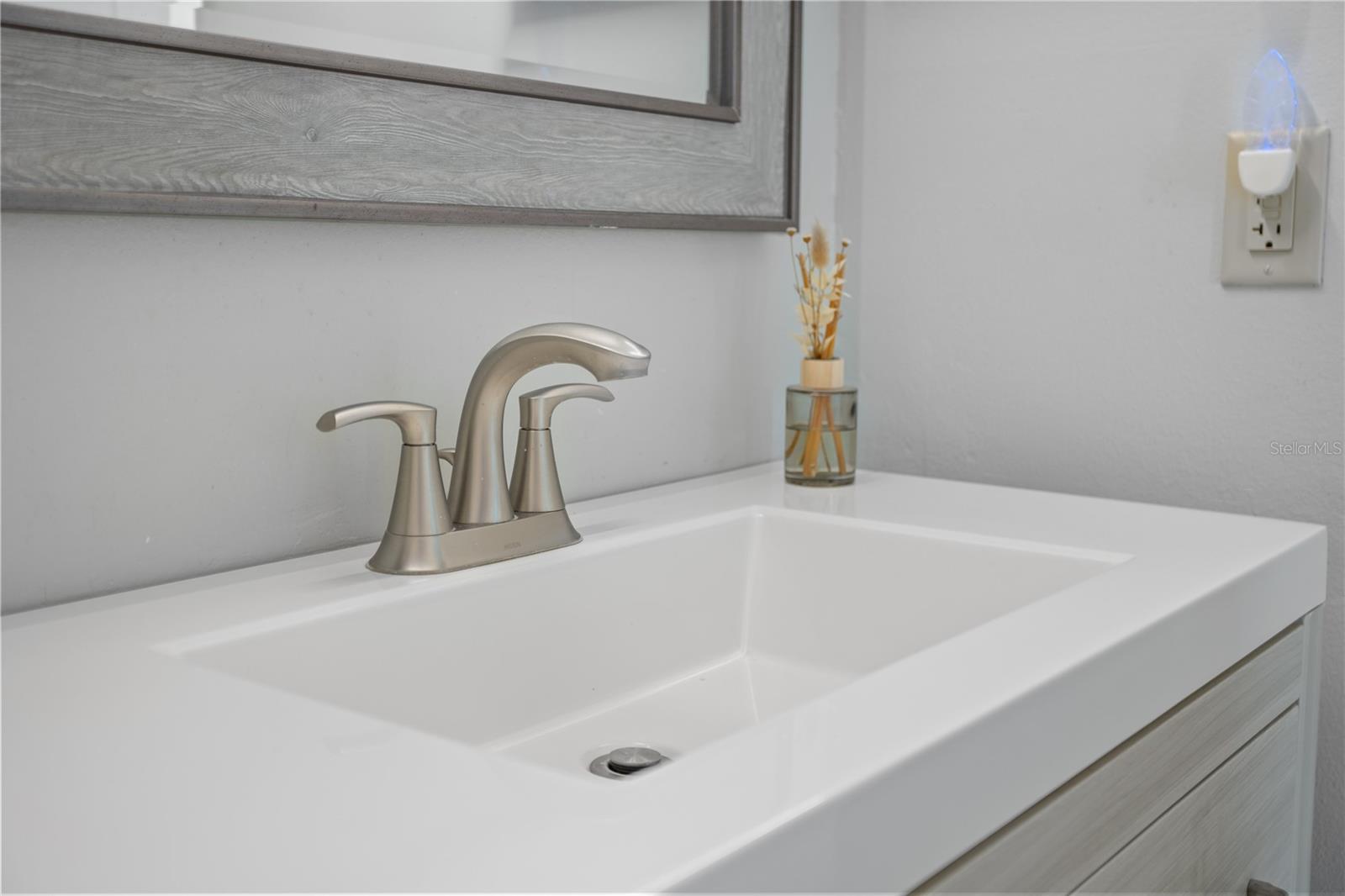 Image 27 of 38 For 7550 Herricks Loop