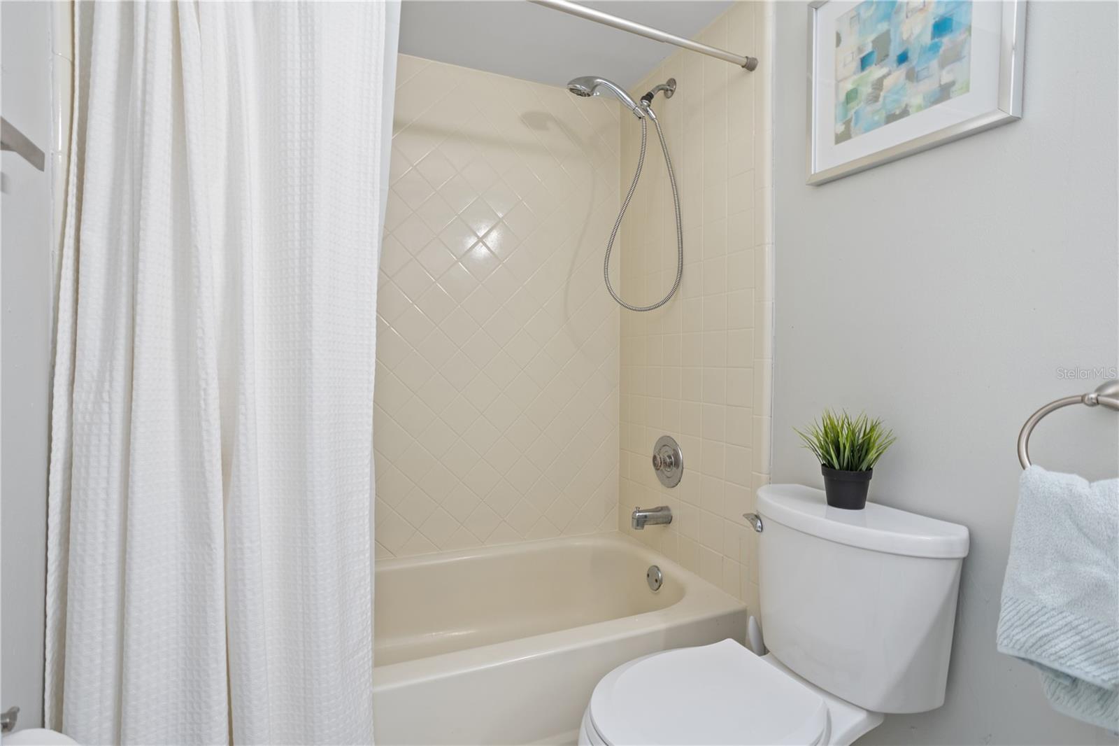 Image 28 of 38 For 7550 Herricks Loop