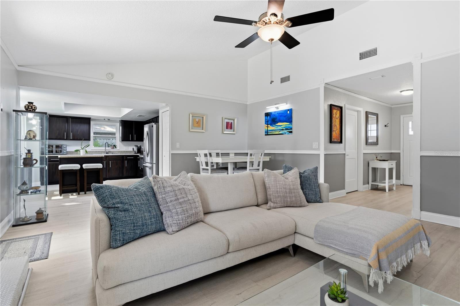 Image 5 of 38 For 7550 Herricks Loop