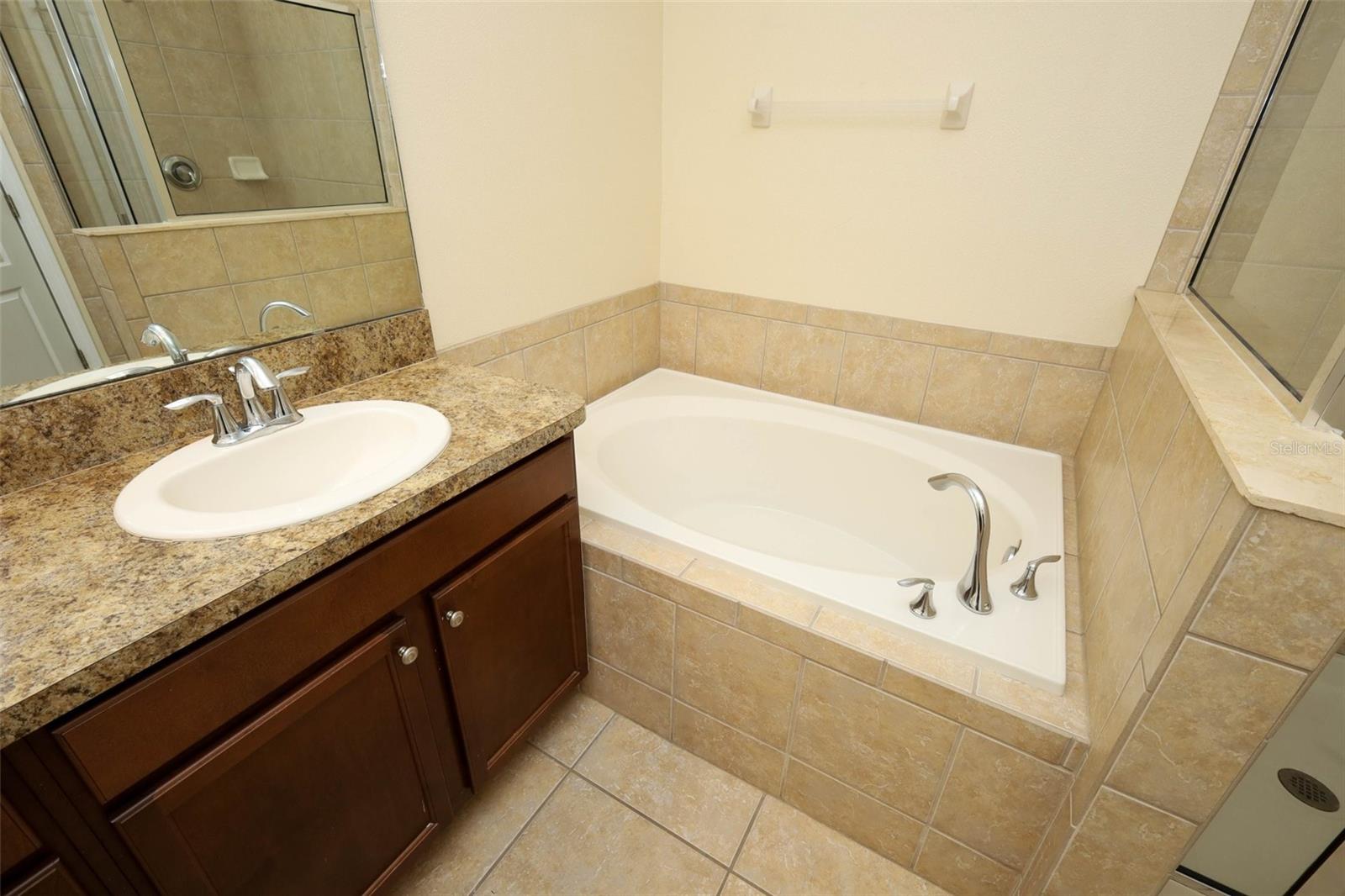 Image 30 of 58 For 1022 Alston Bay Boulevard