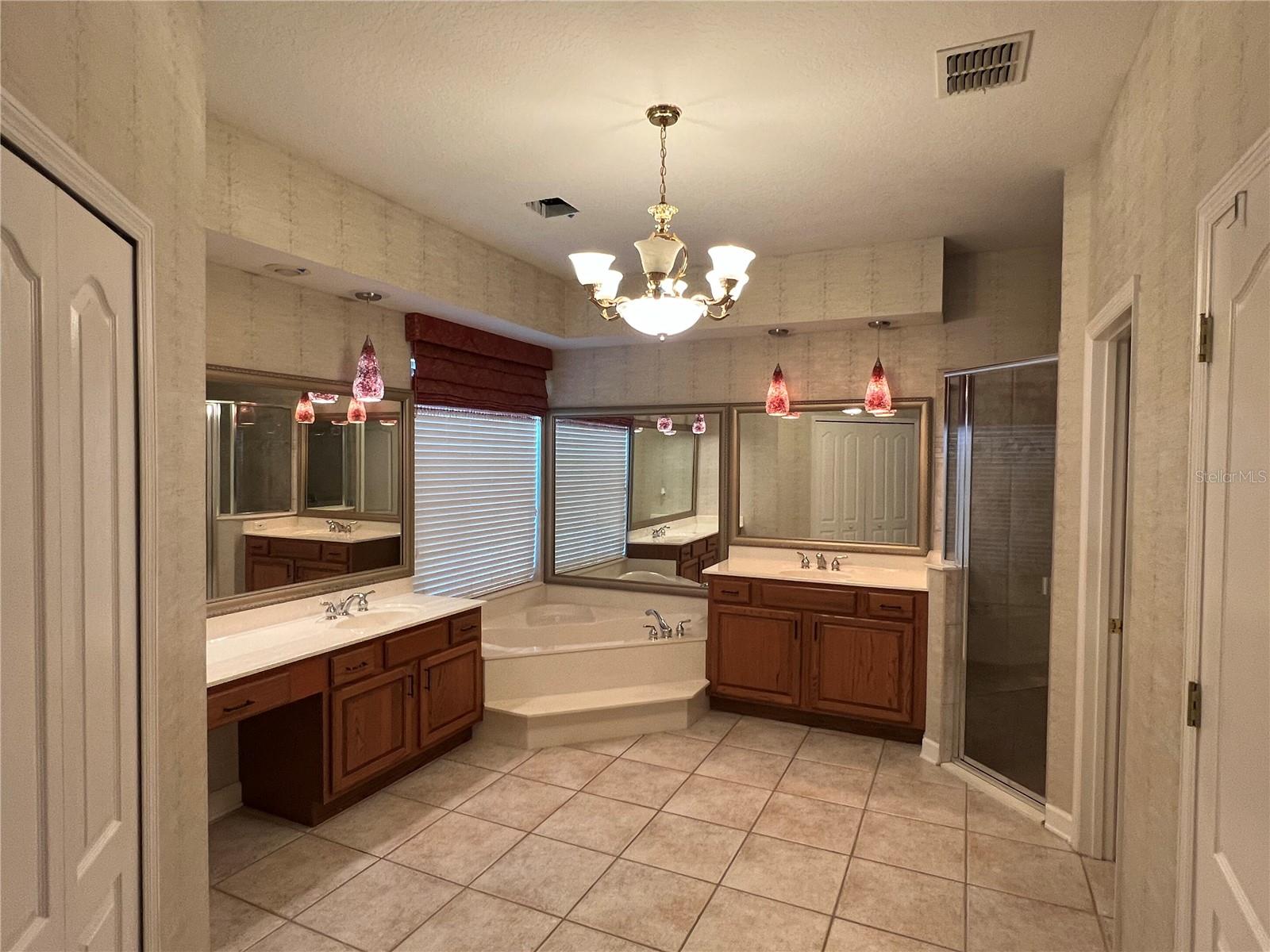 Image 4 of 28 For 7904 Westminster Abbey Boulevard