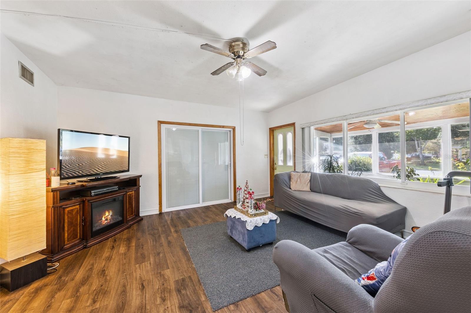 Image 5 of 19 For 4126 Montrose Court