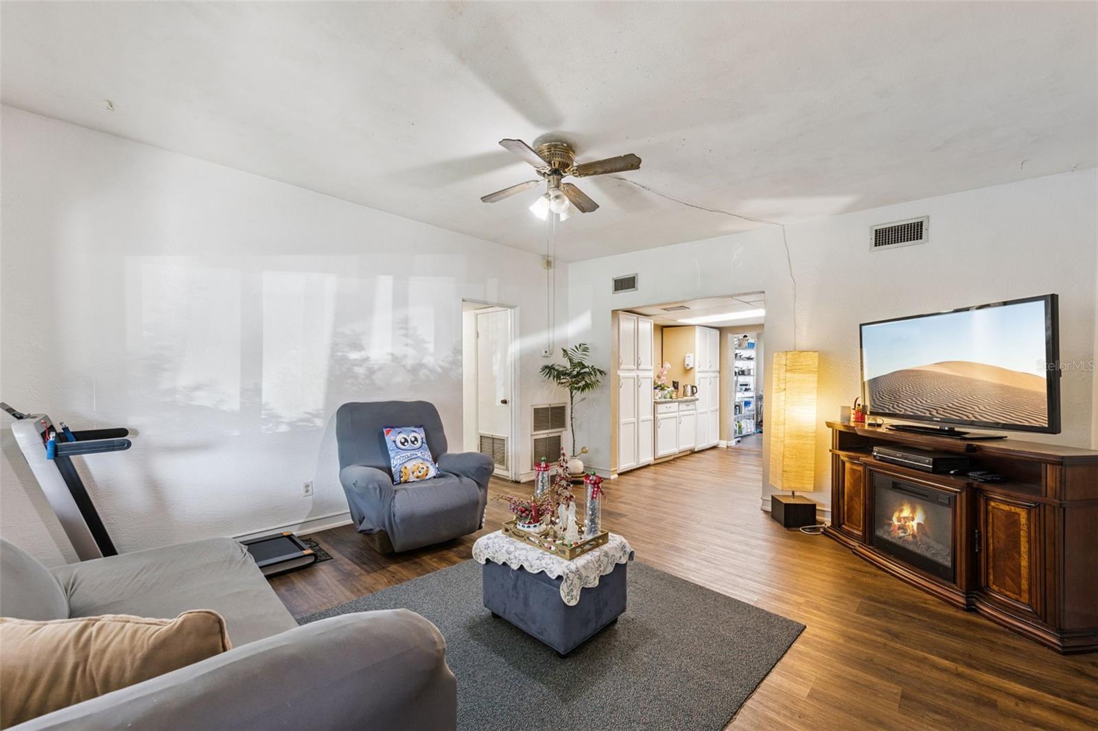 Image 6 of 19 For 4126 Montrose Court