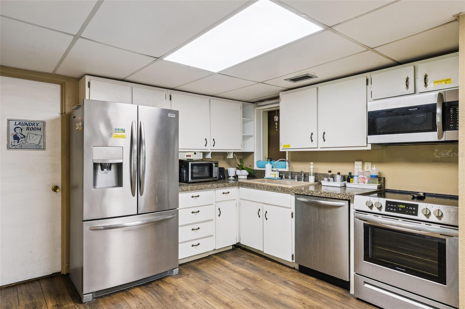 Image 8 of 19 For 4126 Montrose Court