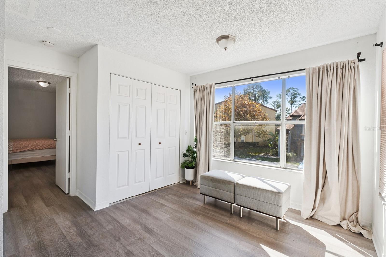 Image 11 of 39 For 5120 Conroy Rd 28