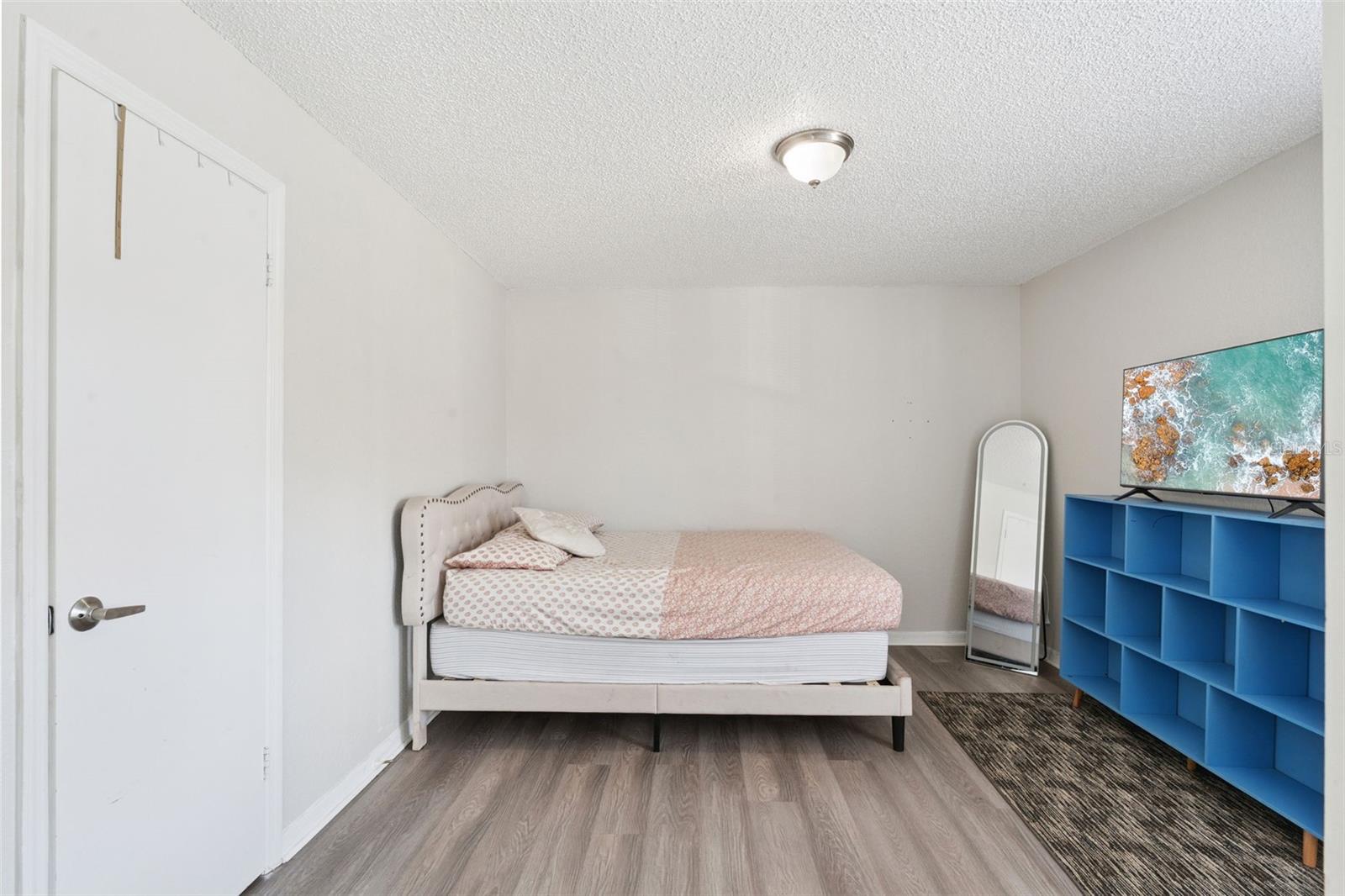 Image 13 of 39 For 5120 Conroy Rd 28