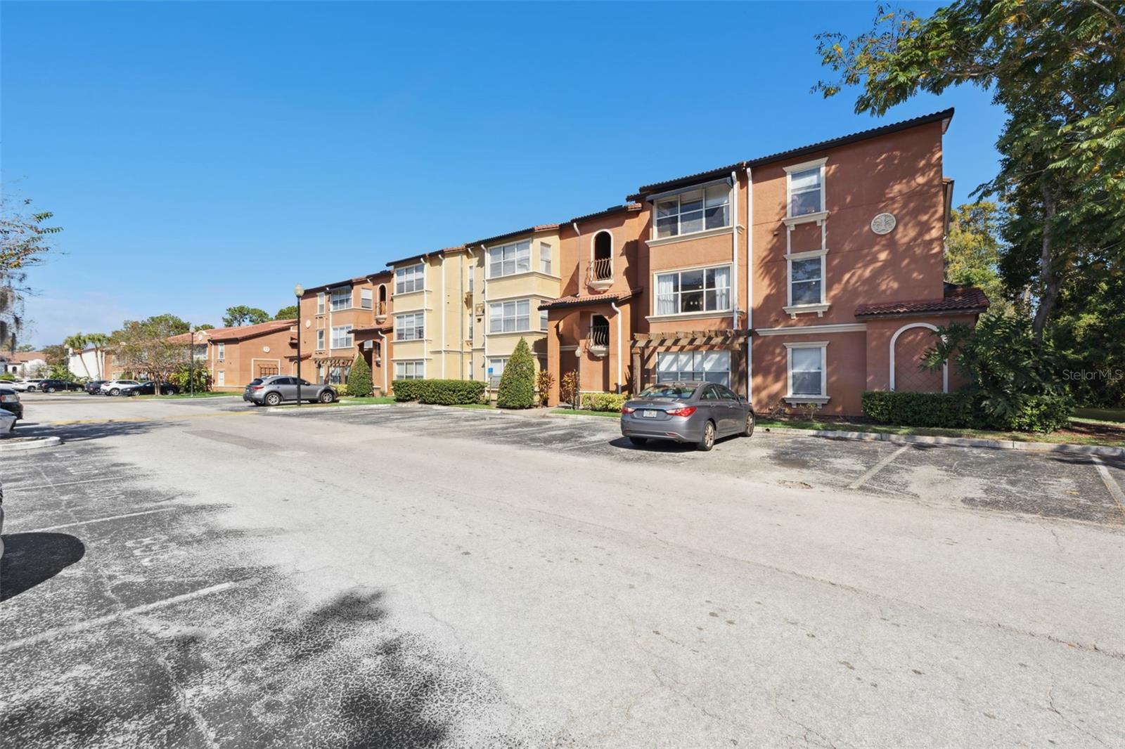 Image 20 of 39 For 5120 Conroy Rd 28