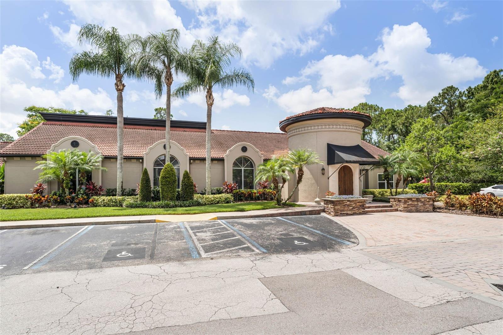 Image 22 of 39 For 5120 Conroy Rd 28