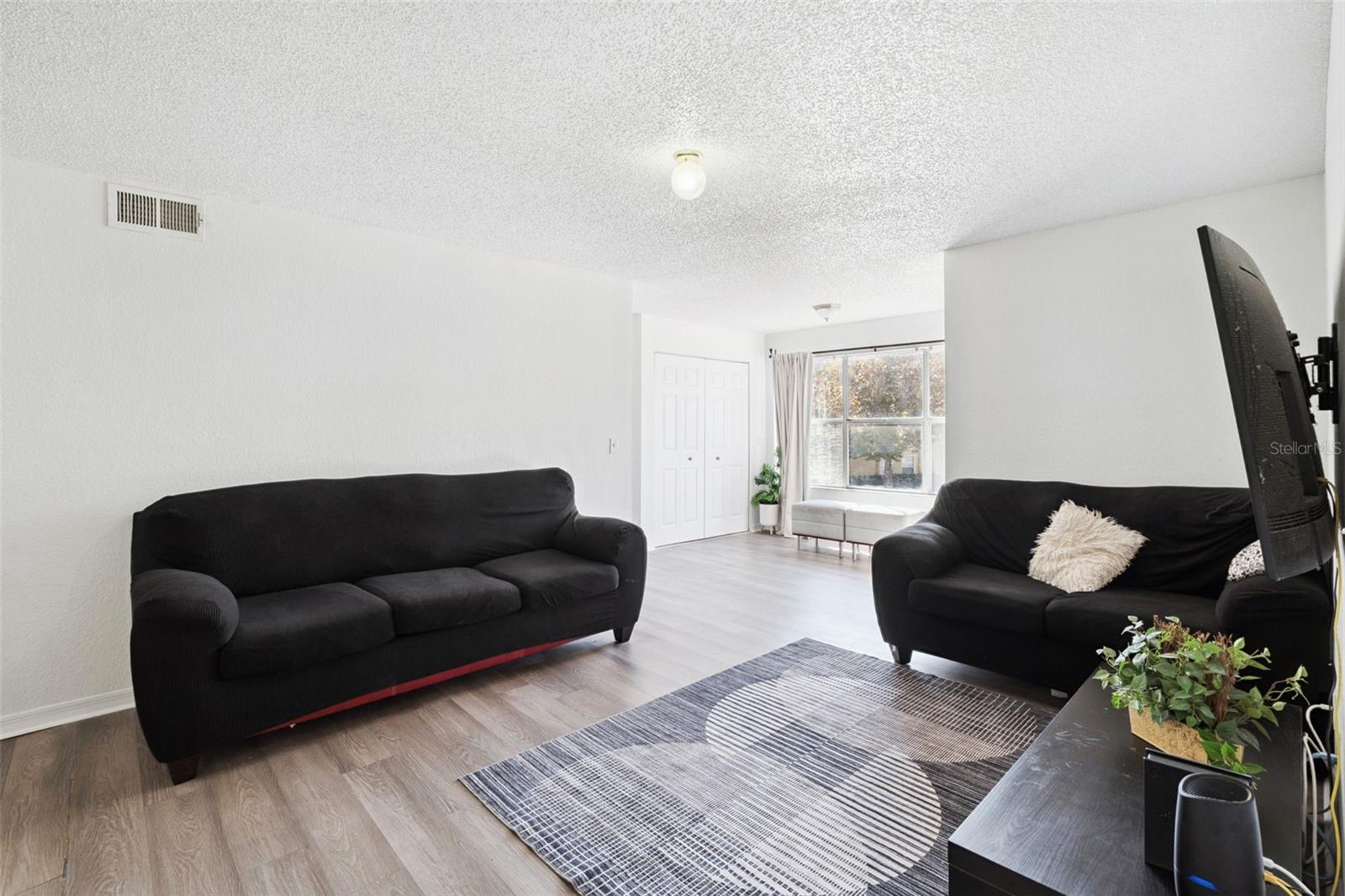 Image 4 of 39 For 5120 Conroy Rd 28