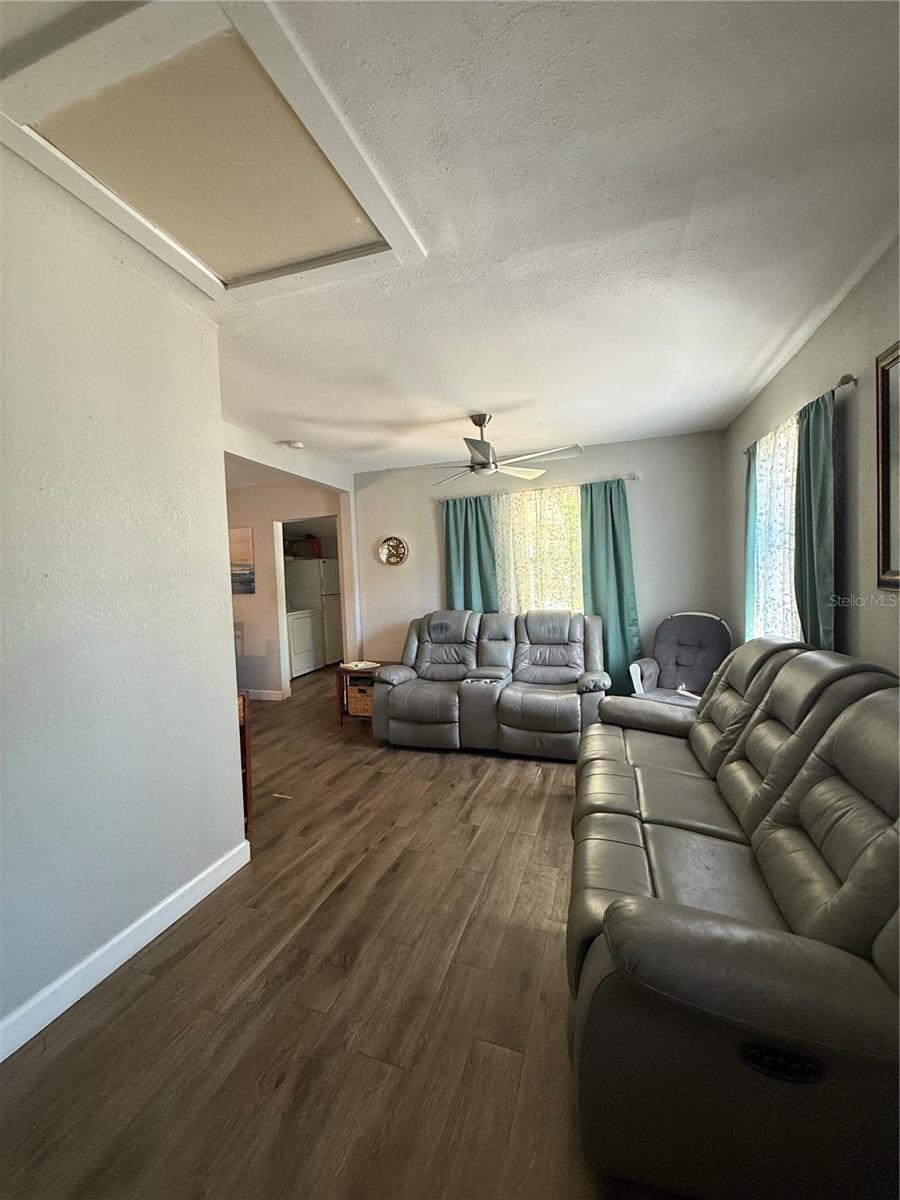 Image 10 of 31 For 650 9th Street Ne