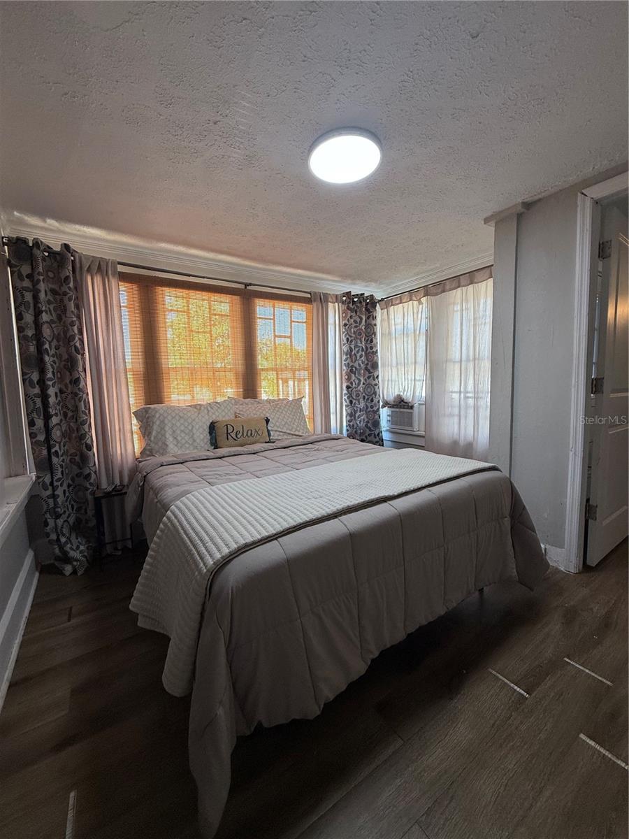 Image 13 of 31 For 650 9th Street Ne