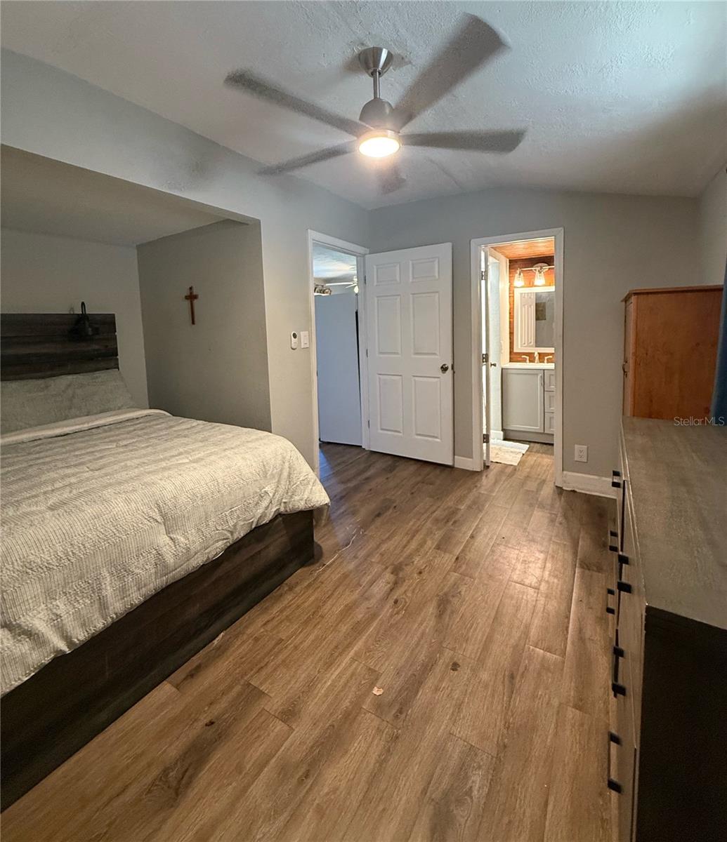 Image 17 of 31 For 650 9th Street Ne