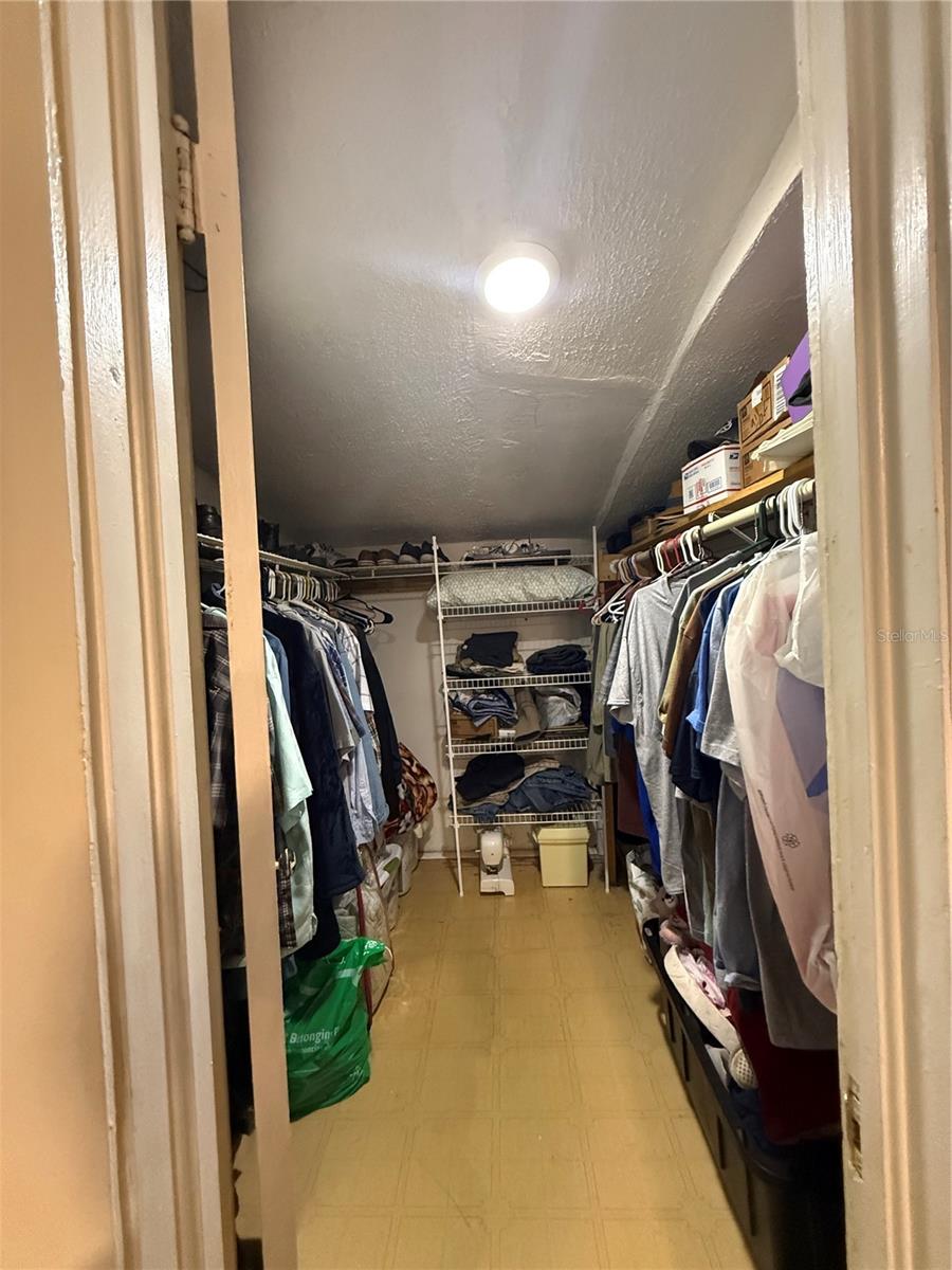 Image 18 of 31 For 650 9th Street Ne