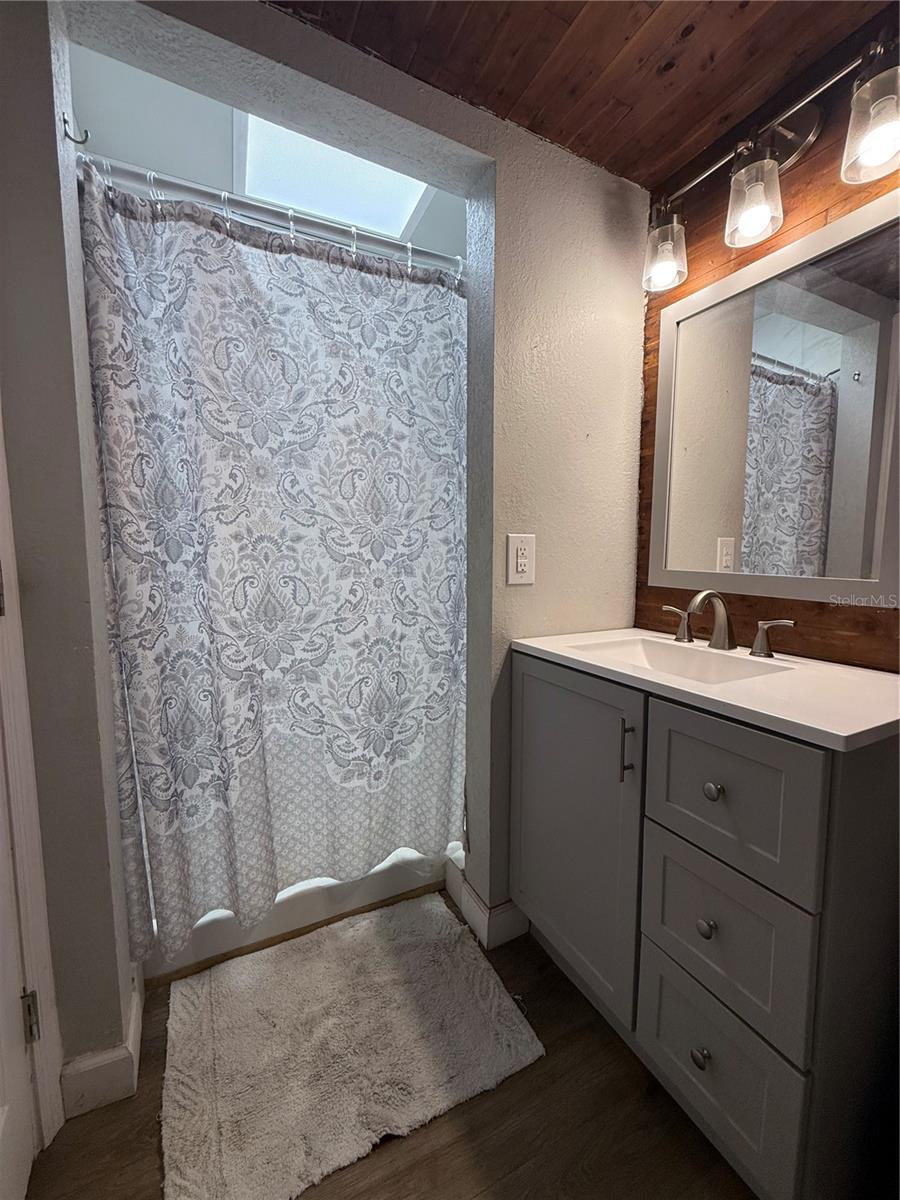 Image 20 of 31 For 650 9th Street Ne