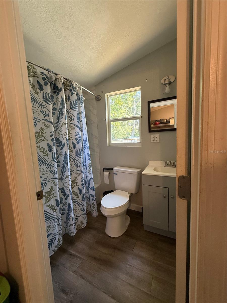 Image 21 of 31 For 650 9th Street Ne