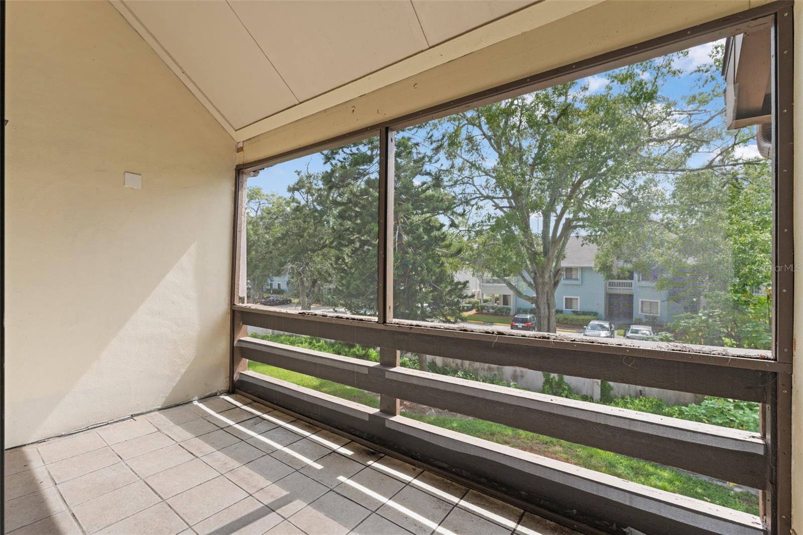 Image 18 of 35 For 262 Orienta Point Street 1