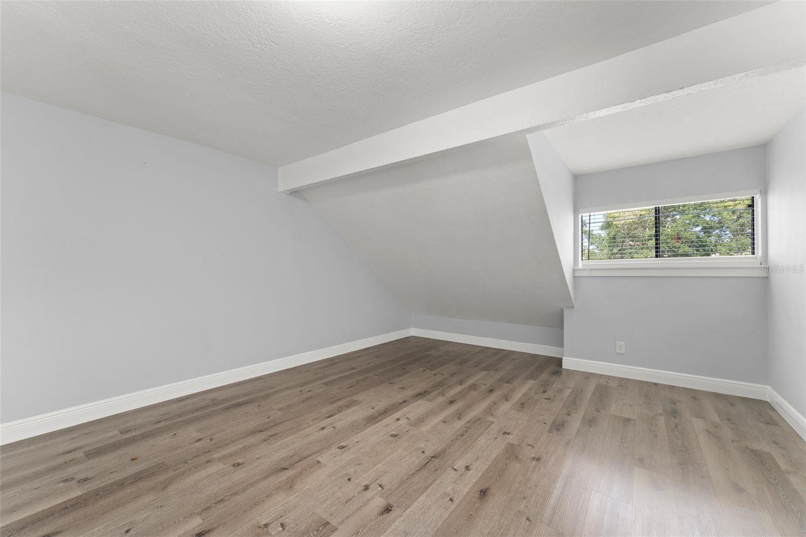 Image 30 of 35 For 262 Orienta Point Street 1