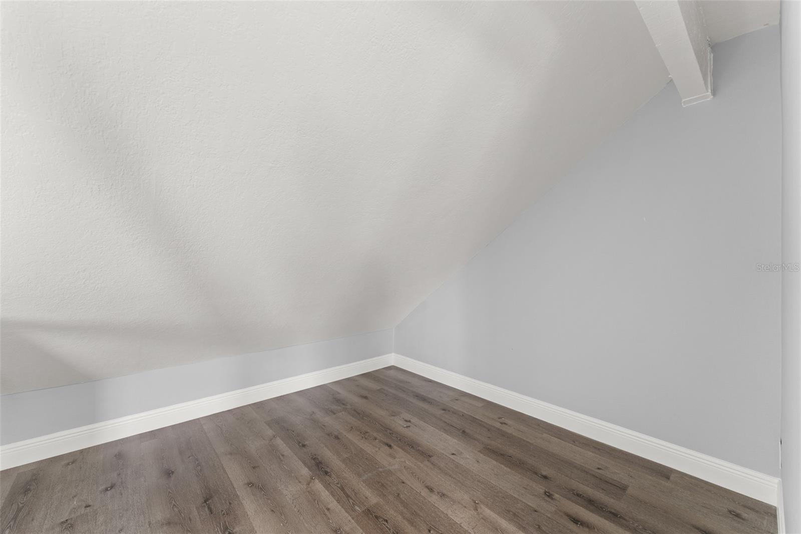 Image 31 of 35 For 262 Orienta Point Street 1