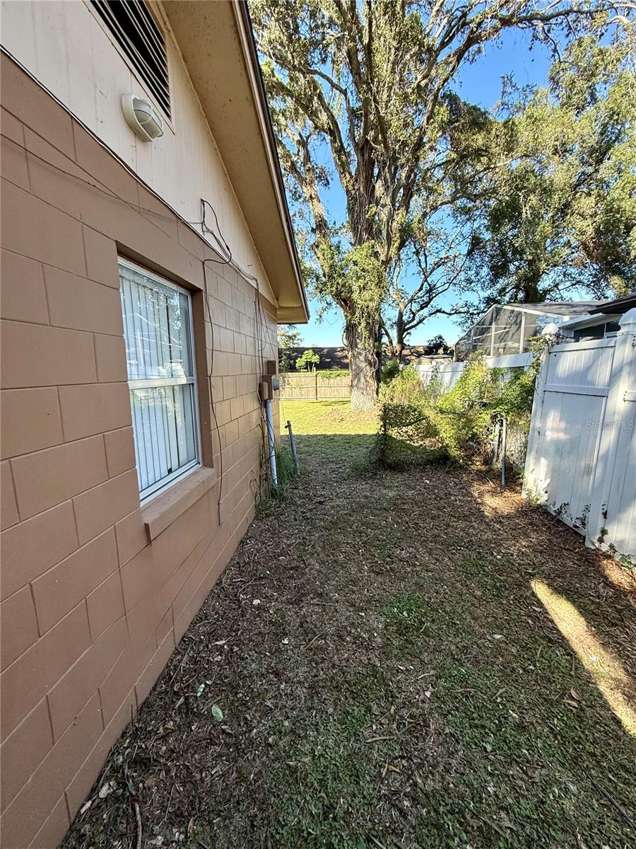 Image 21 of 25 For 7373 Laurel Hill Drive