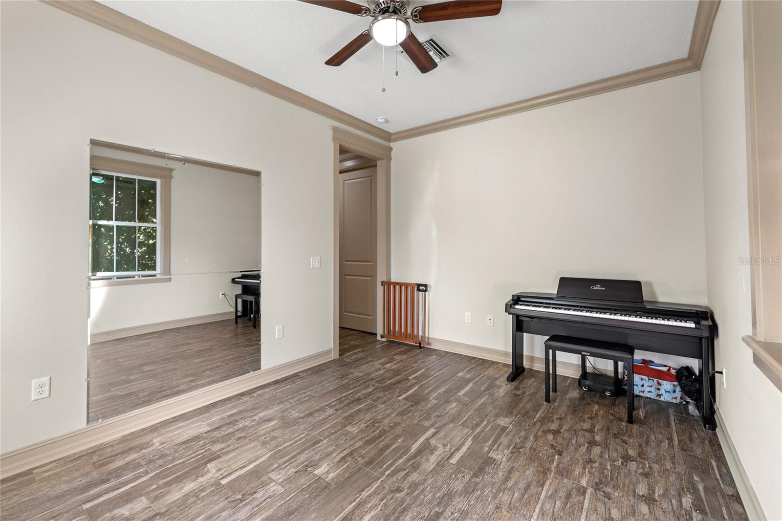 Image 26 of 59 For 22220 Deer Park Avenue