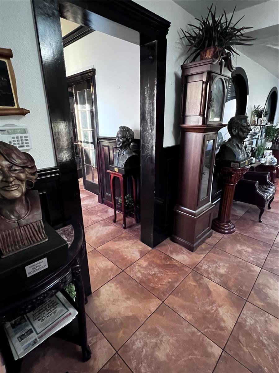 Image 5 of 12 For 517 Colonial Drive