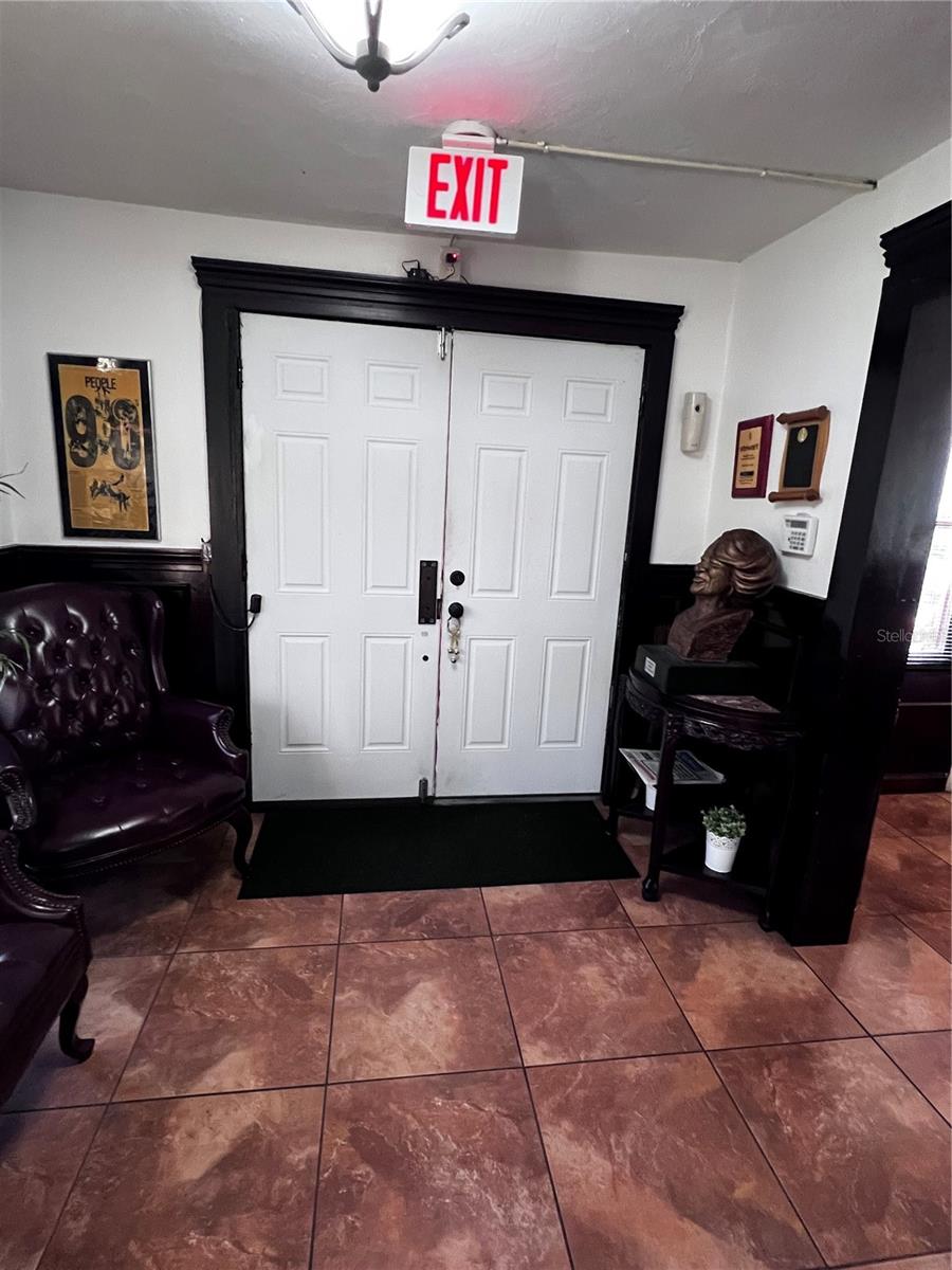 Image 6 of 12 For 517 Colonial Drive