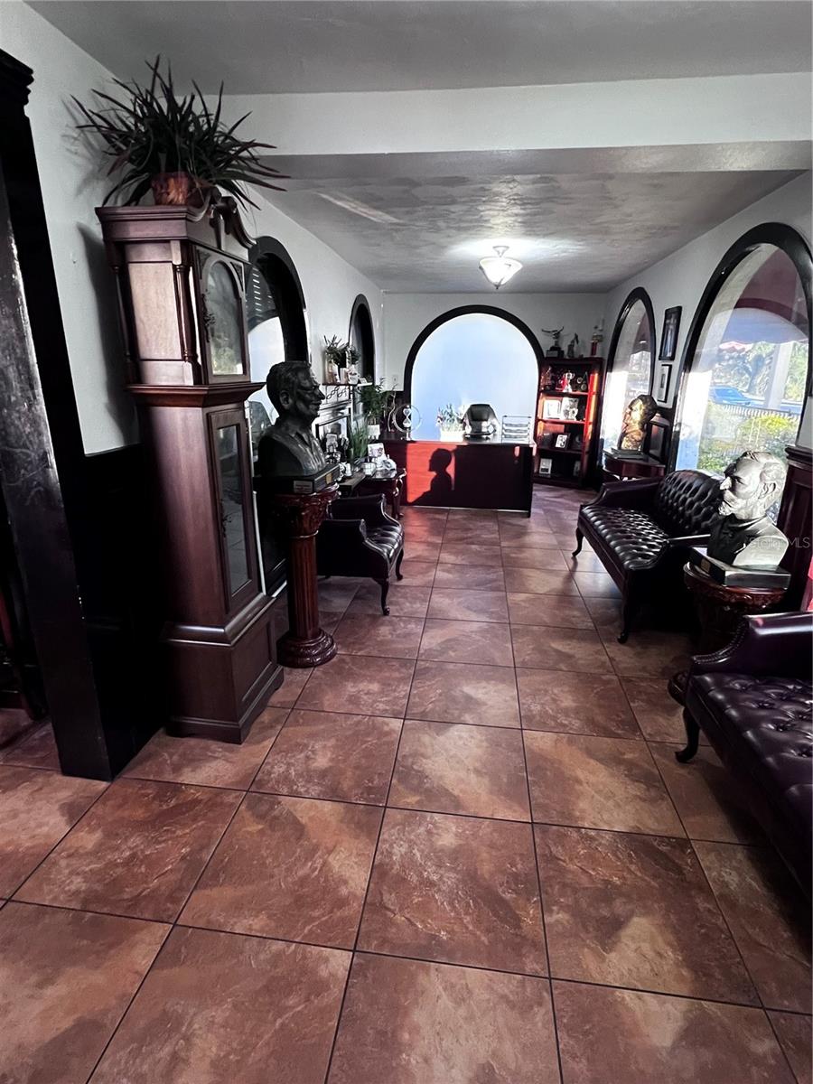 Image 7 of 12 For 517 Colonial Drive