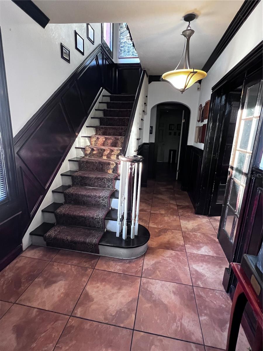 Image 8 of 12 For 517 Colonial Drive